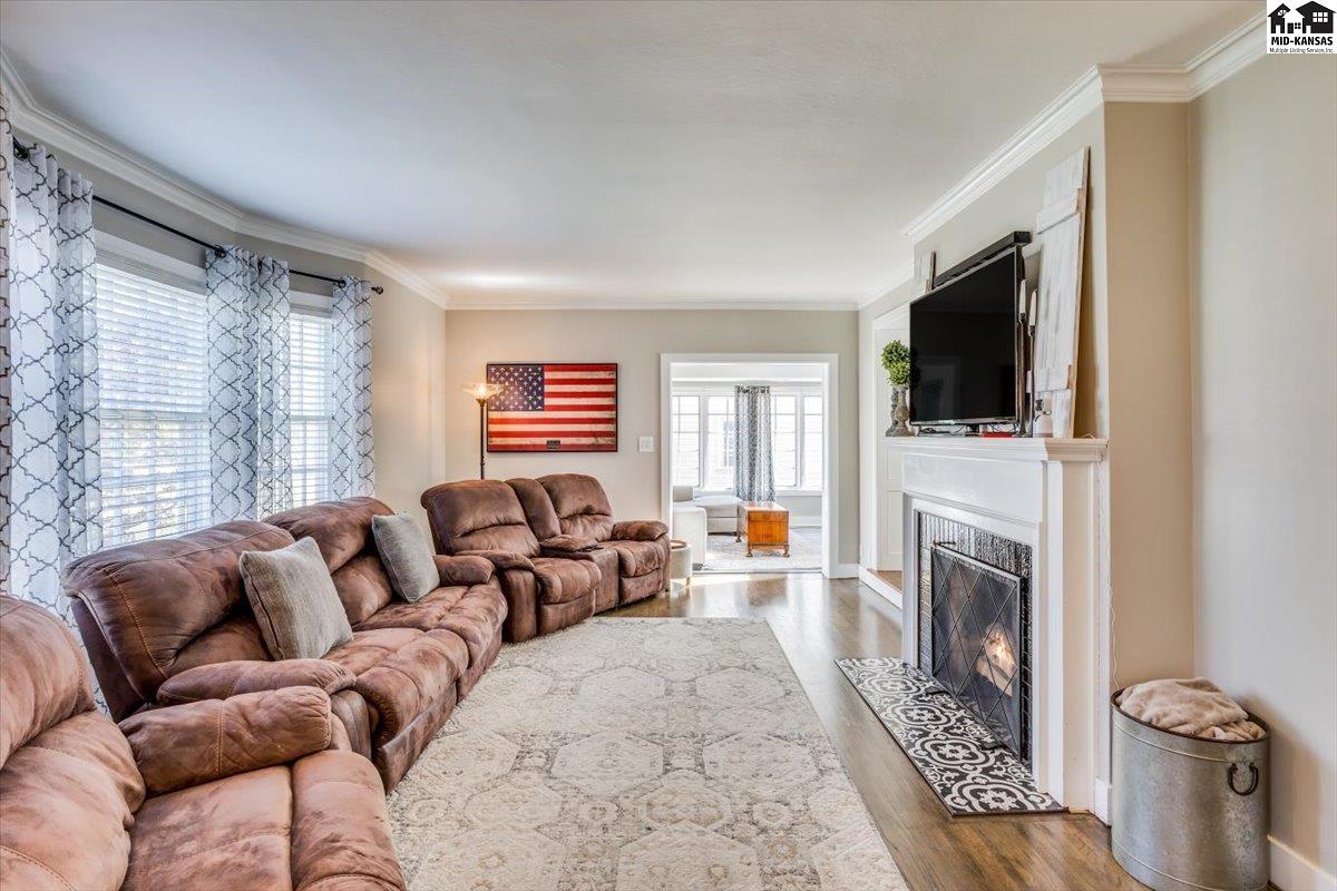 9 Crescent Boulevard Hutchinson KS 67502