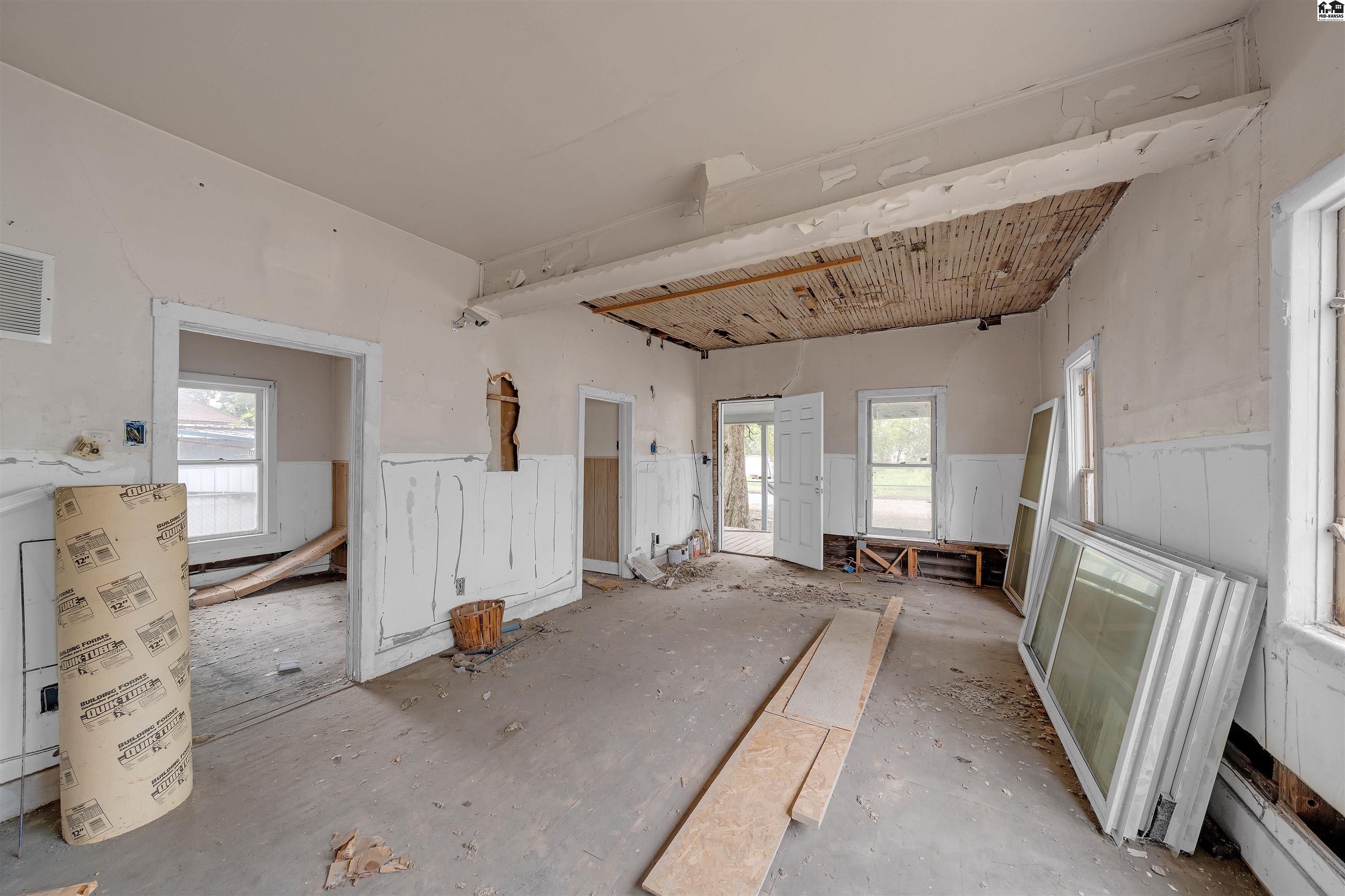 1500 E 2nd Avenue Hutchinson KS 67501