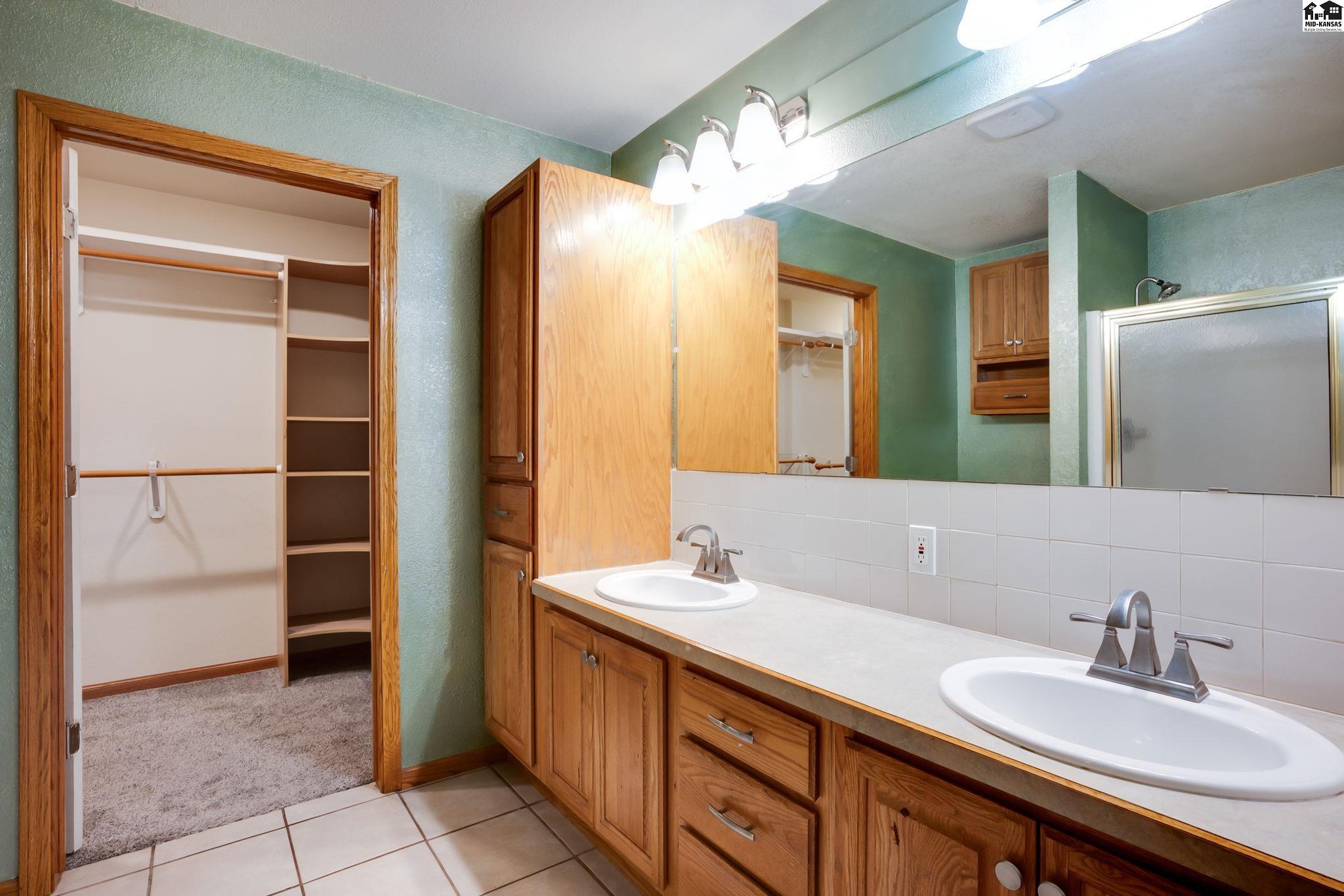 611 E 41st Avenue Hutchinson KS 67502