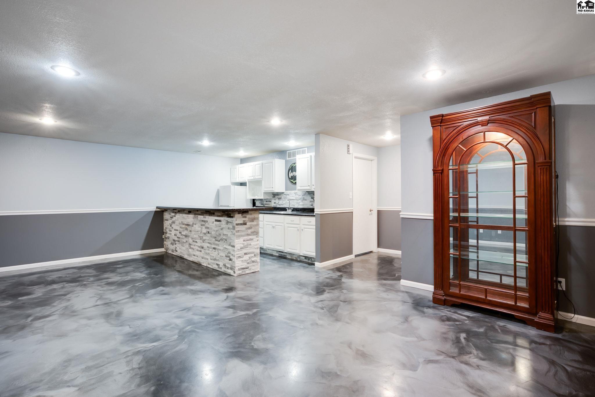 611 E 41st Avenue Hutchinson KS 67502