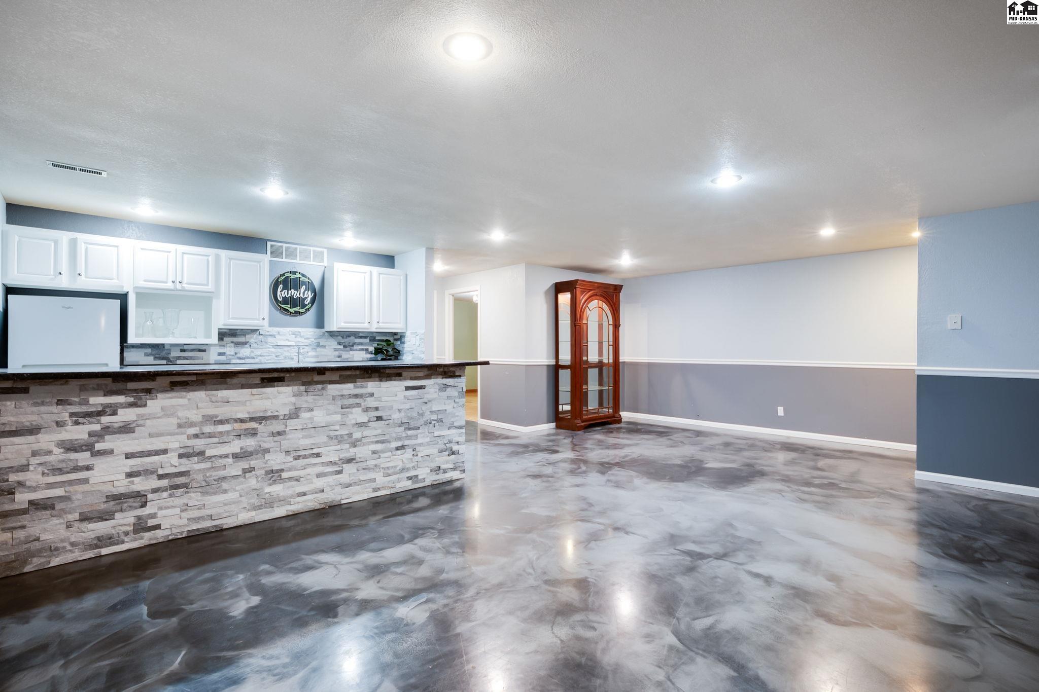 611 E 41st Avenue Hutchinson KS 67502