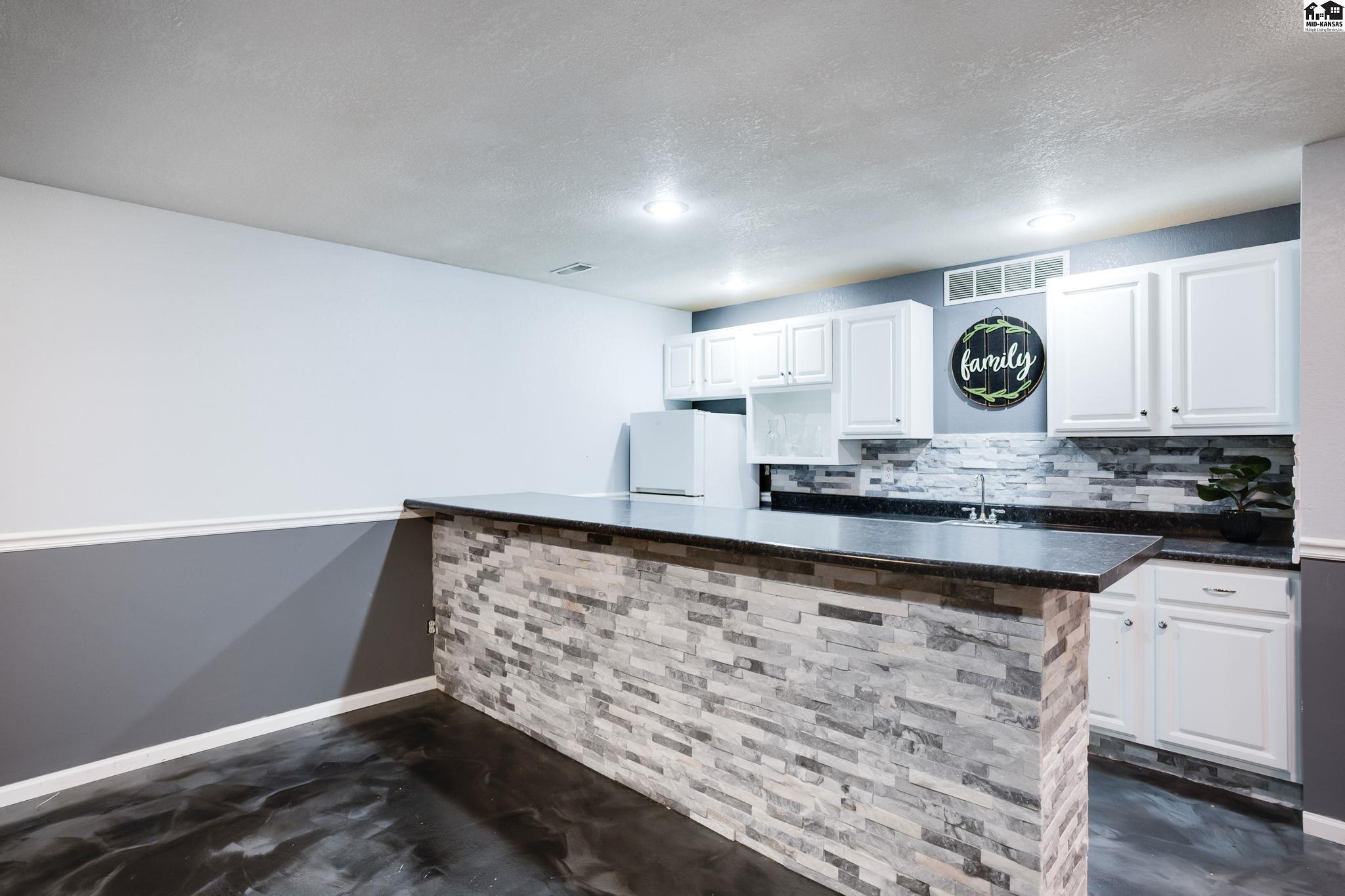 611 E 41st Avenue Hutchinson KS 67502