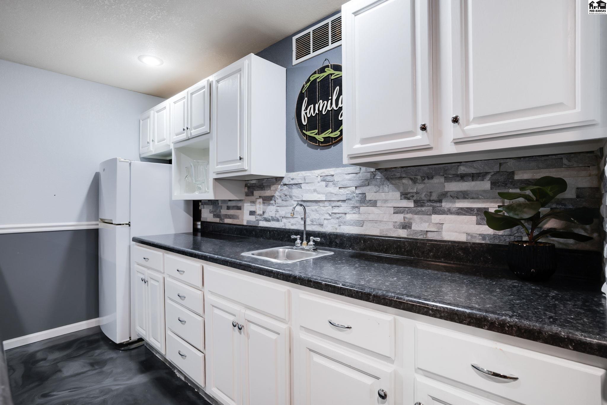 611 E 41st Avenue Hutchinson KS 67502