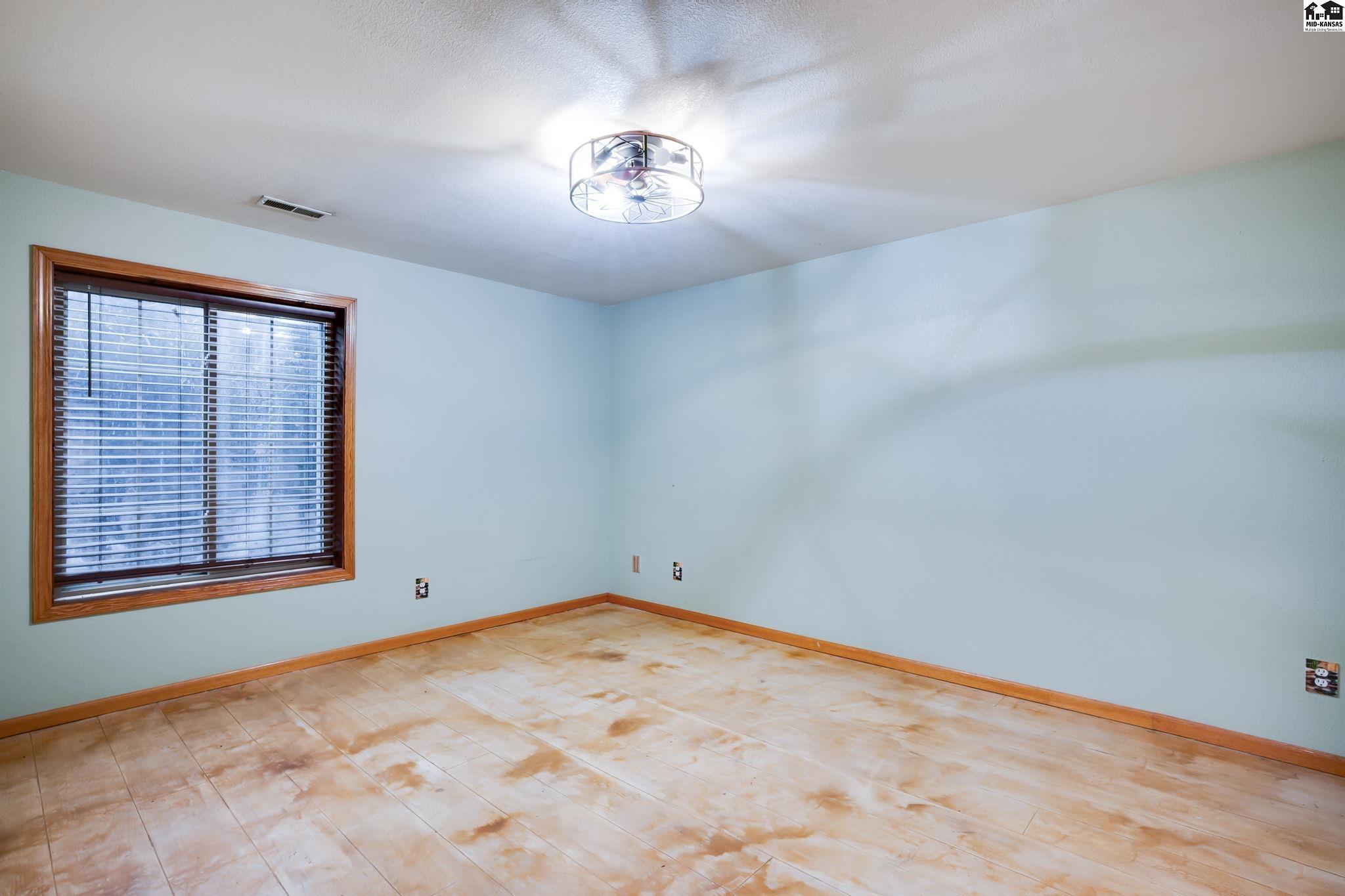 611 E 41st Avenue Hutchinson KS 67502