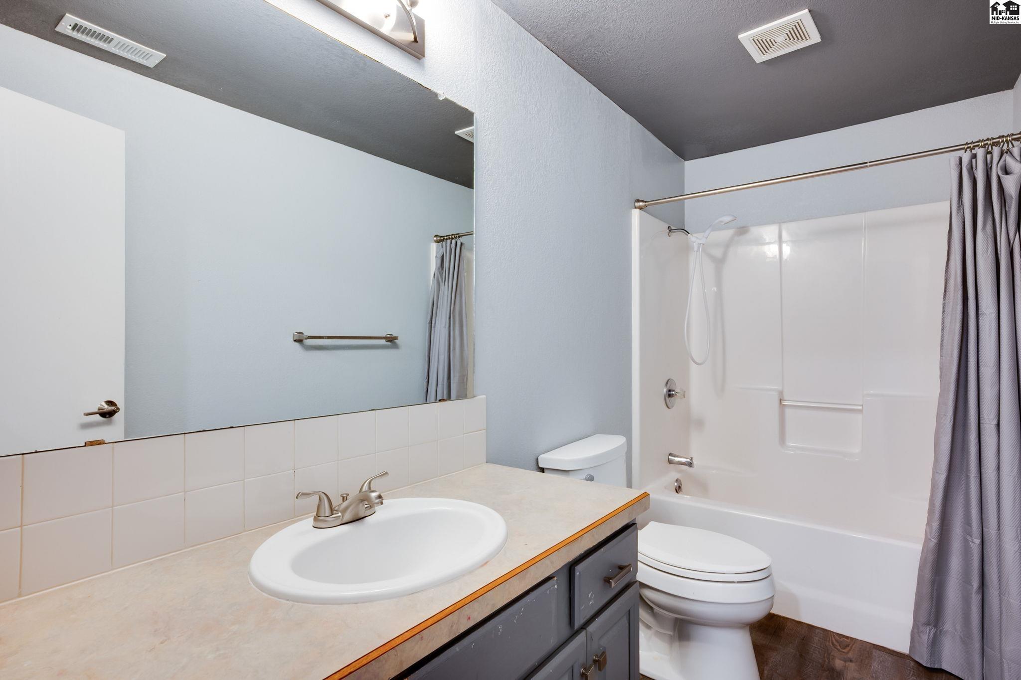 611 E 41st Avenue Hutchinson KS 67502