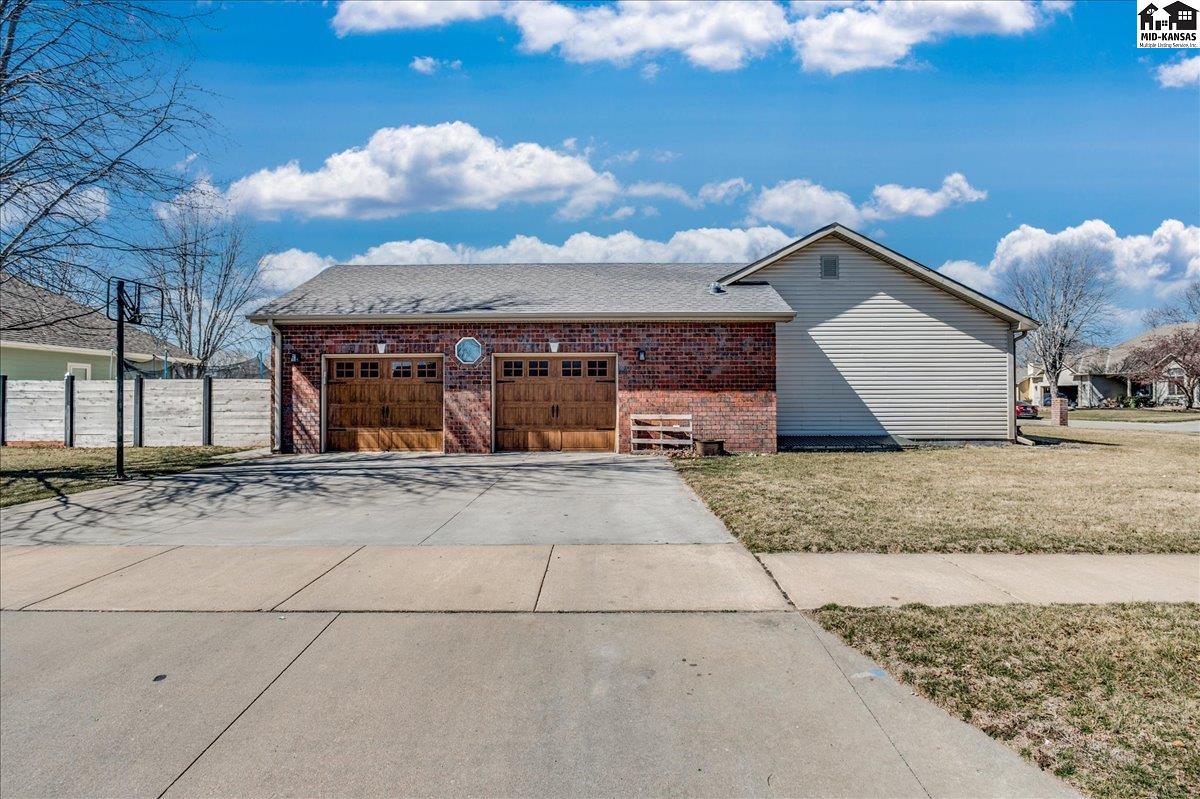 611 E 41st Avenue Hutchinson KS 67502