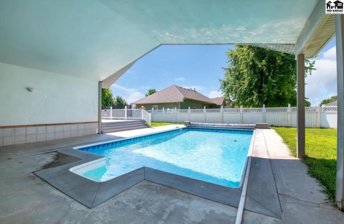 611 E 41st Avenue Hutchinson KS 67502