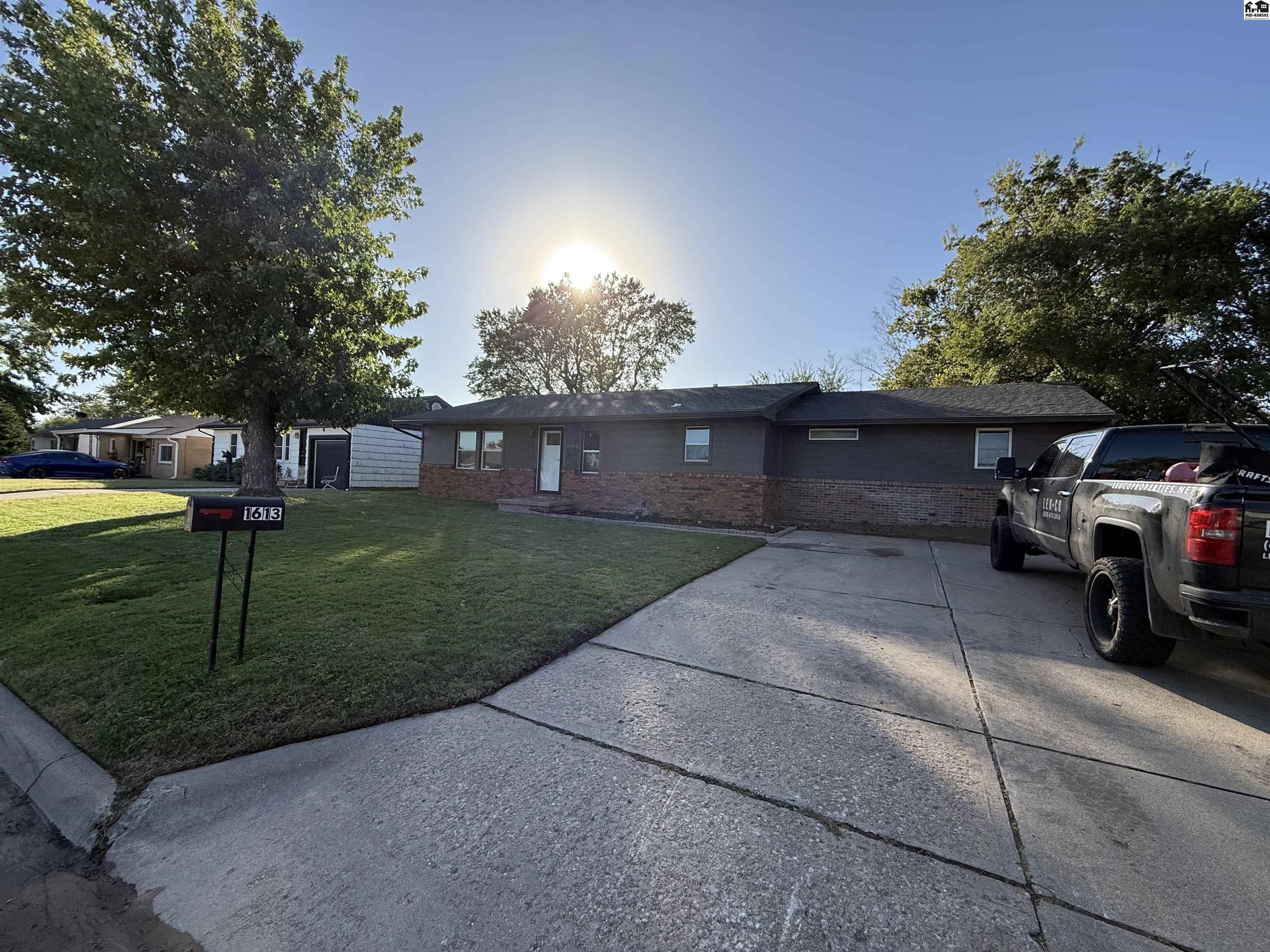 1613 O'daniel Street Hutchinson KS 67501