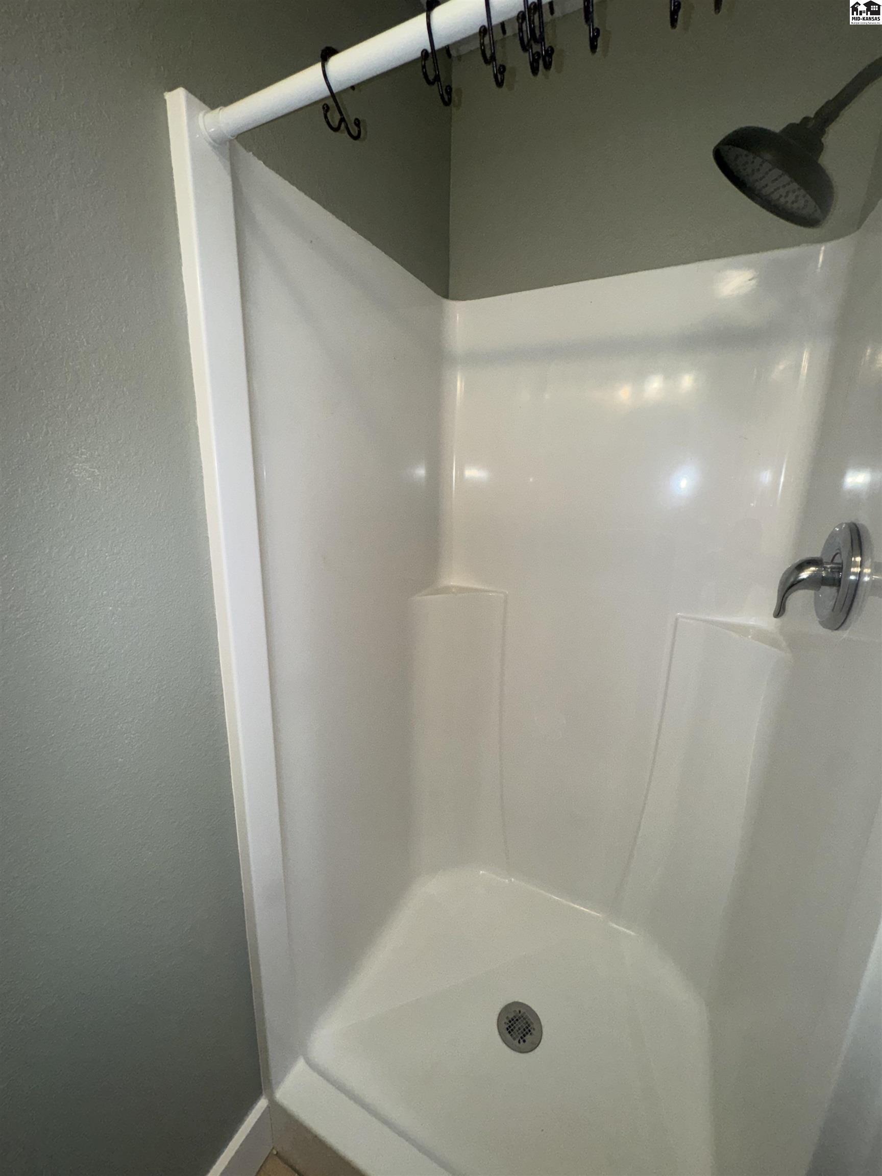 1613 O'daniel Street Hutchinson KS 67501