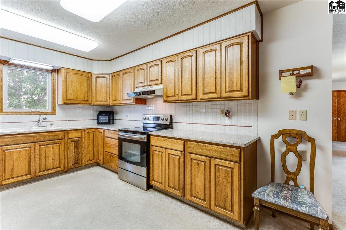 9202 N Plum Street Hutchinson KS 67502