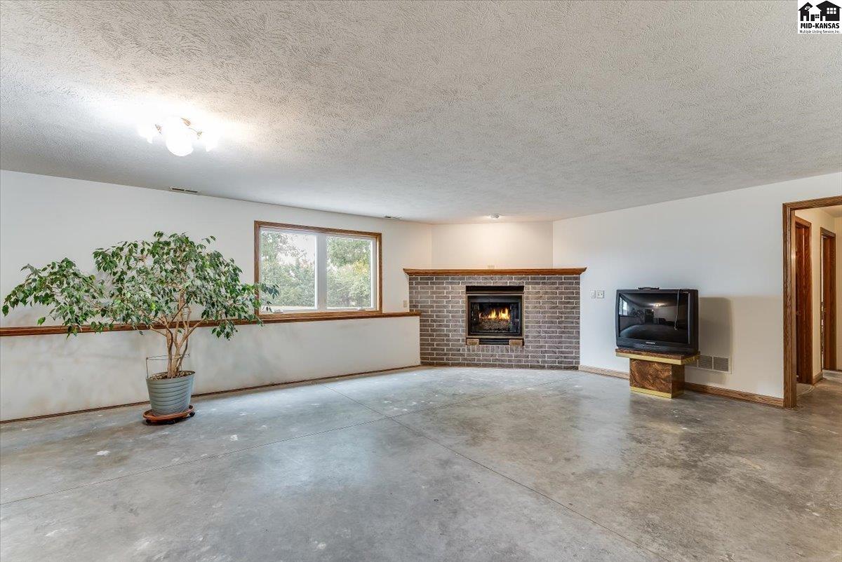 9202 N Plum Street Hutchinson KS 67502