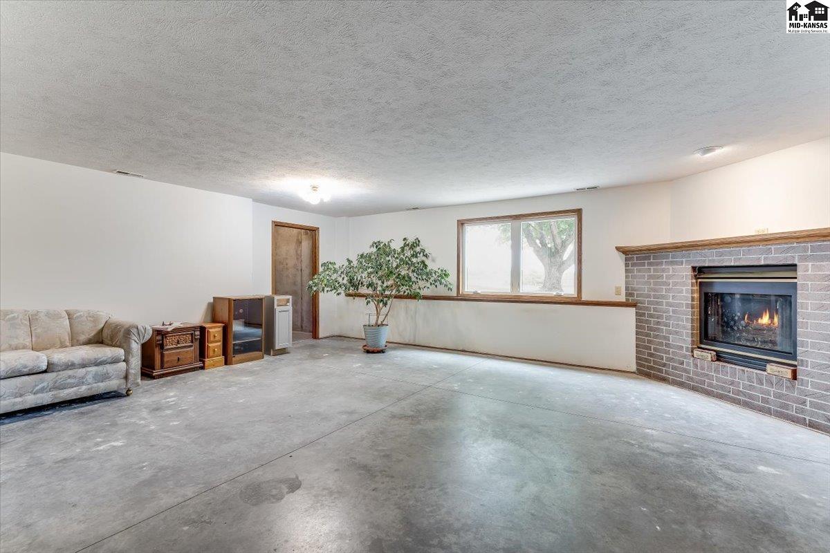 9202 N Plum Street Hutchinson KS 67502