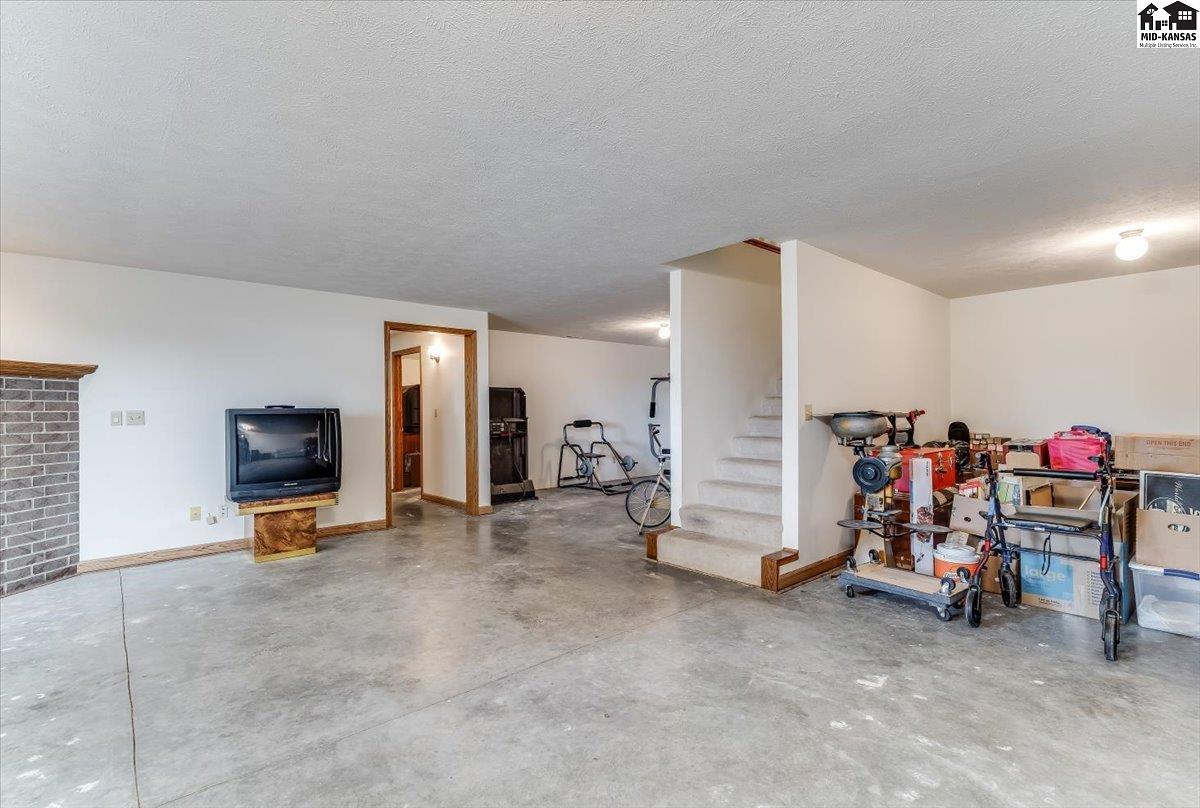 9202 N Plum Street Hutchinson KS 67502