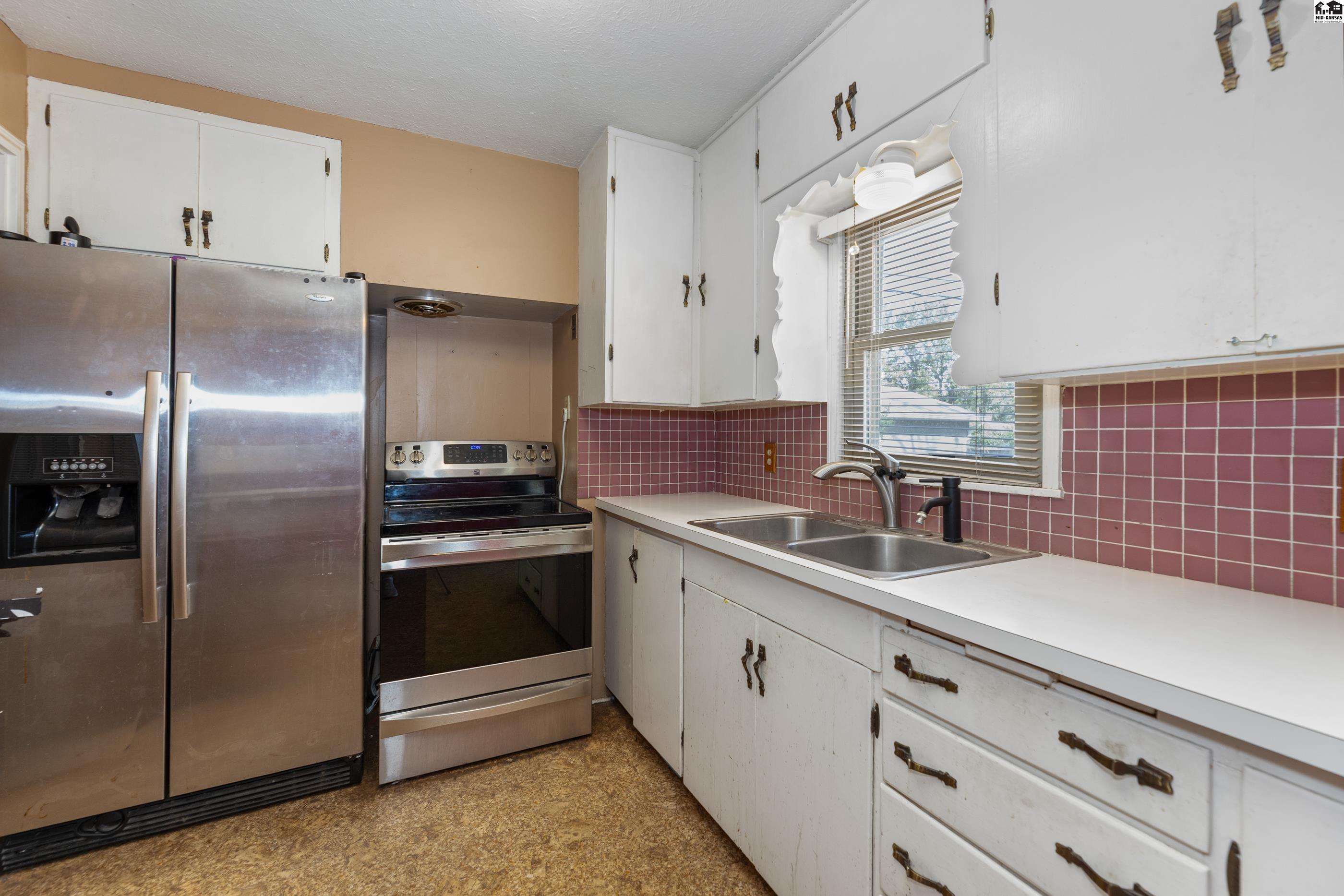 202 W 25th Avenue Hutchinson KS 67052