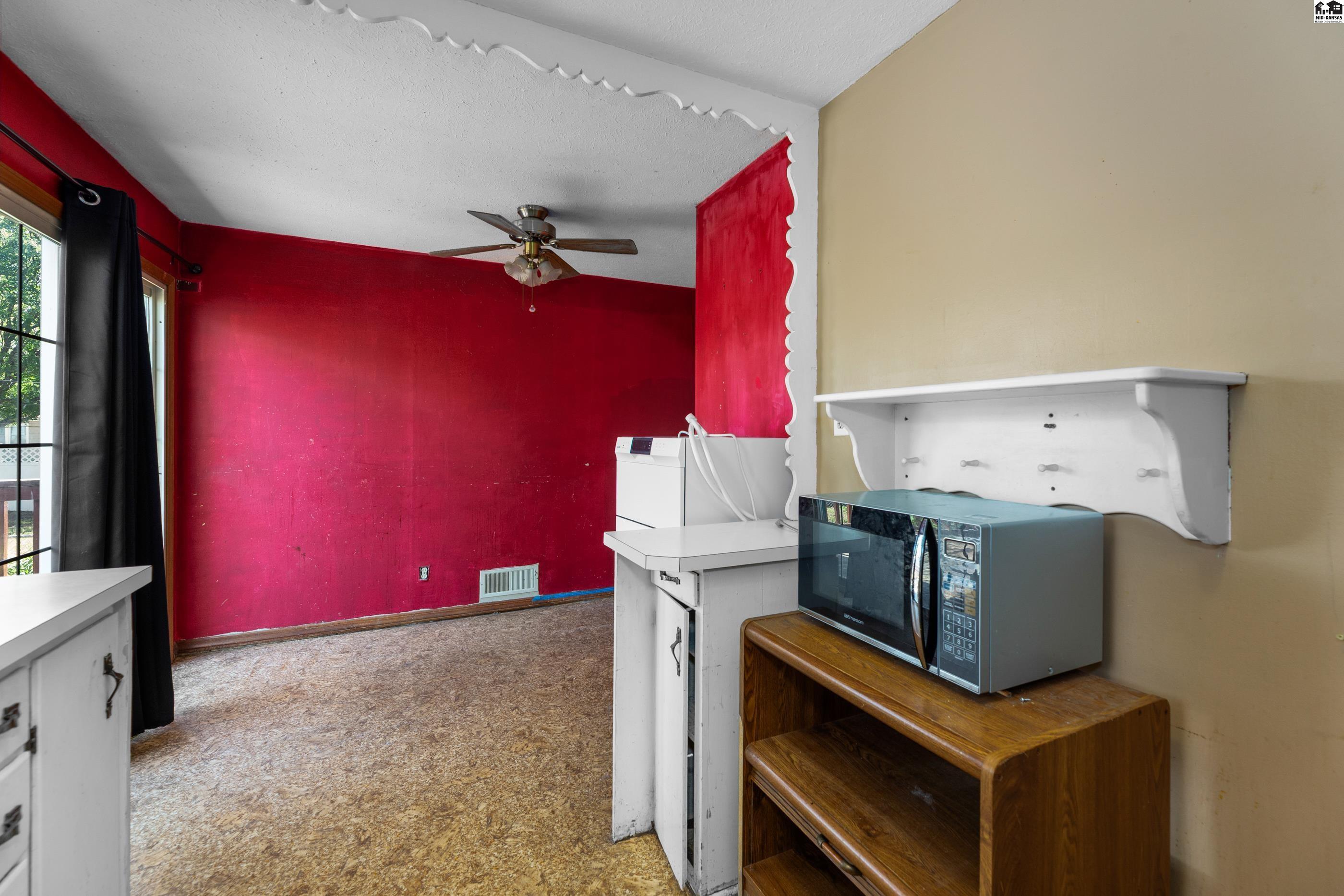 202 W 25th Avenue Hutchinson KS 67052