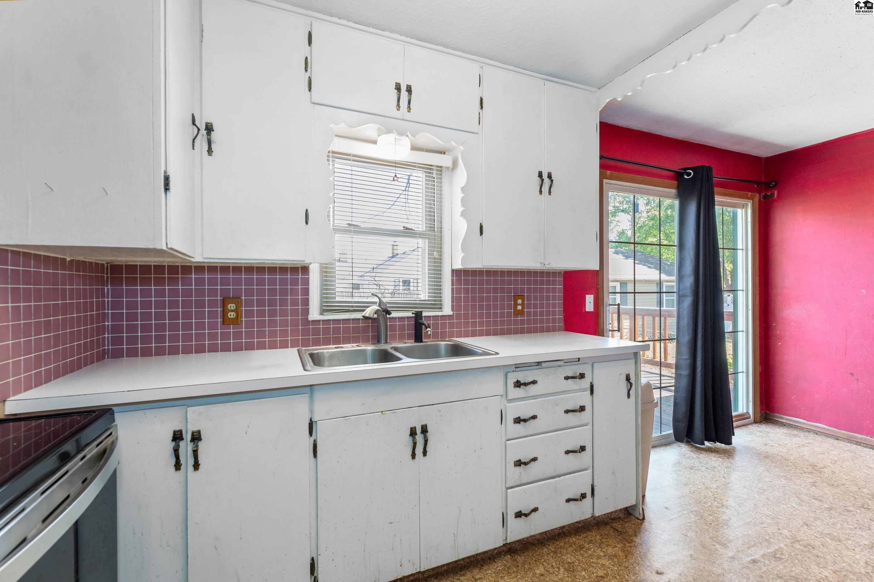 202 W 25th Avenue Hutchinson KS 67052