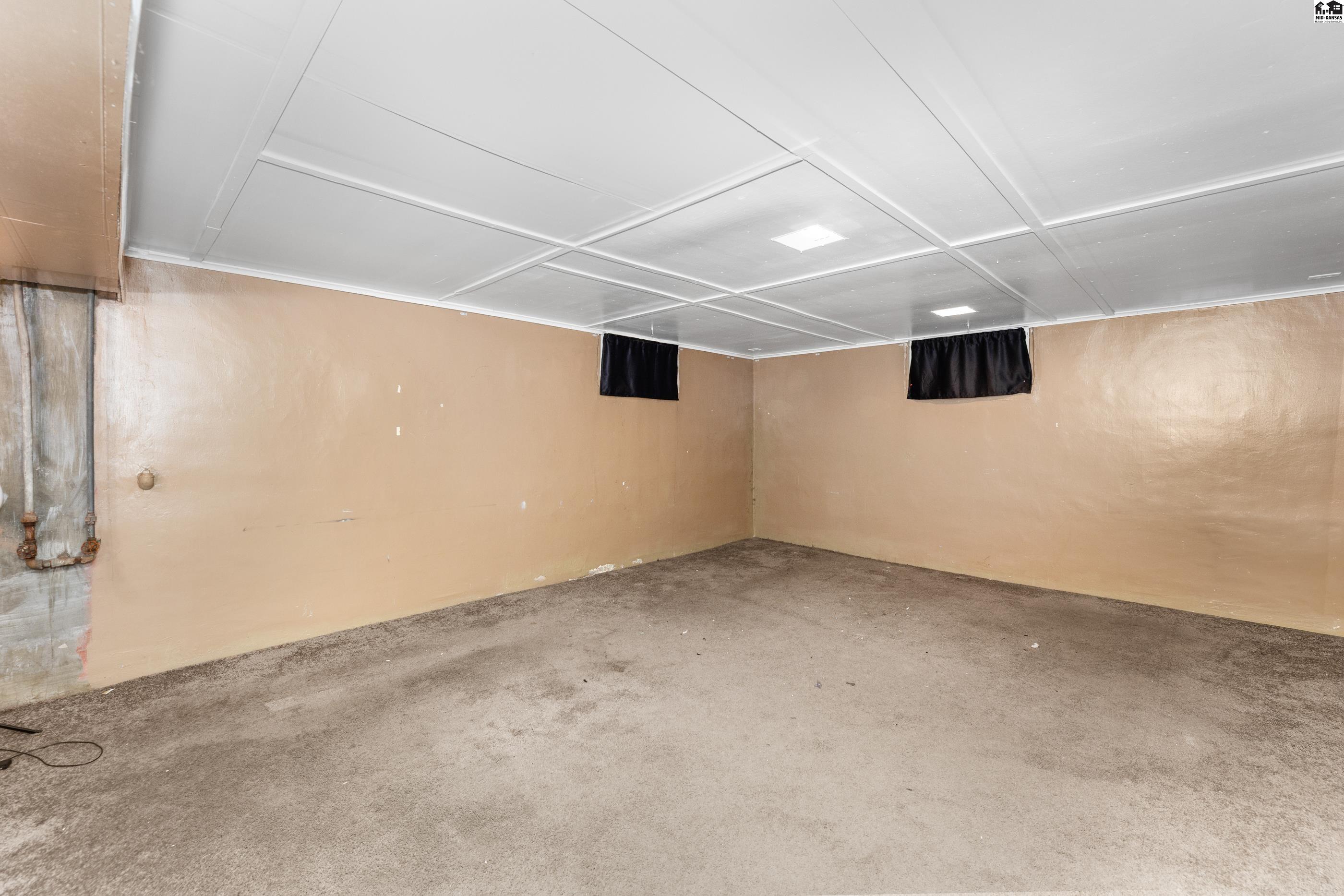 202 W 25th Avenue Hutchinson KS 67052