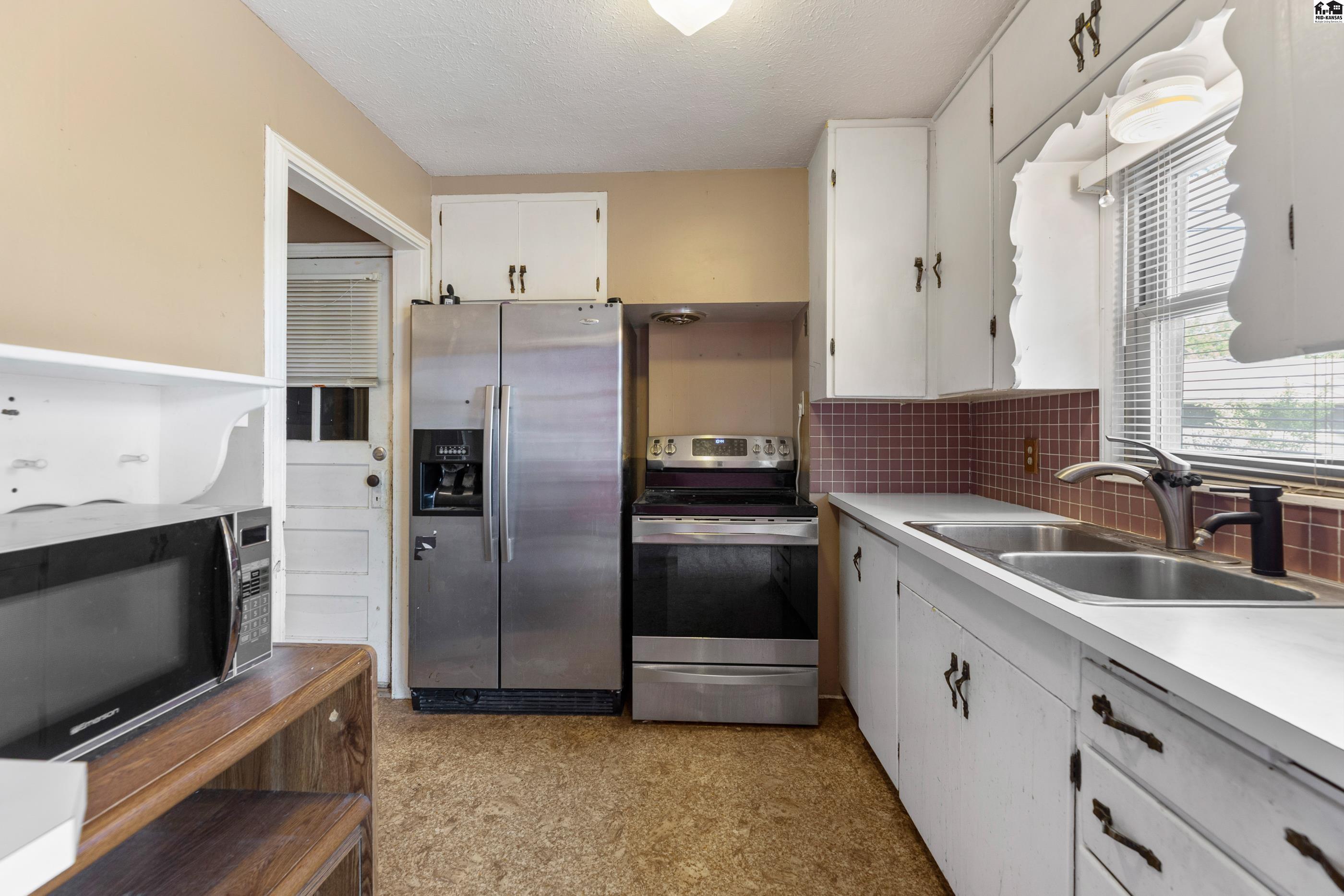 202 W 25th Avenue Hutchinson KS 67052