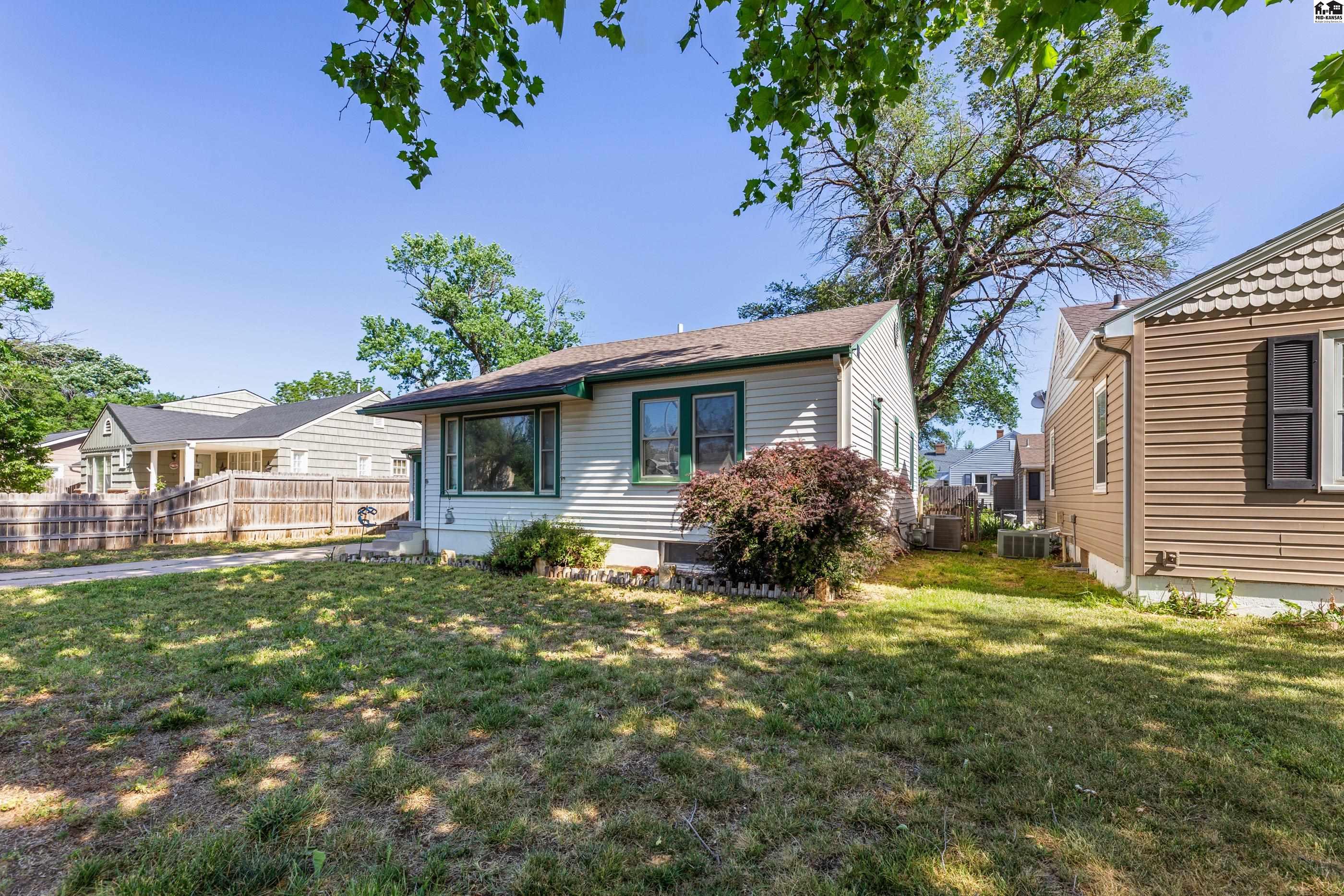 202 W 25th Avenue Hutchinson KS 67052