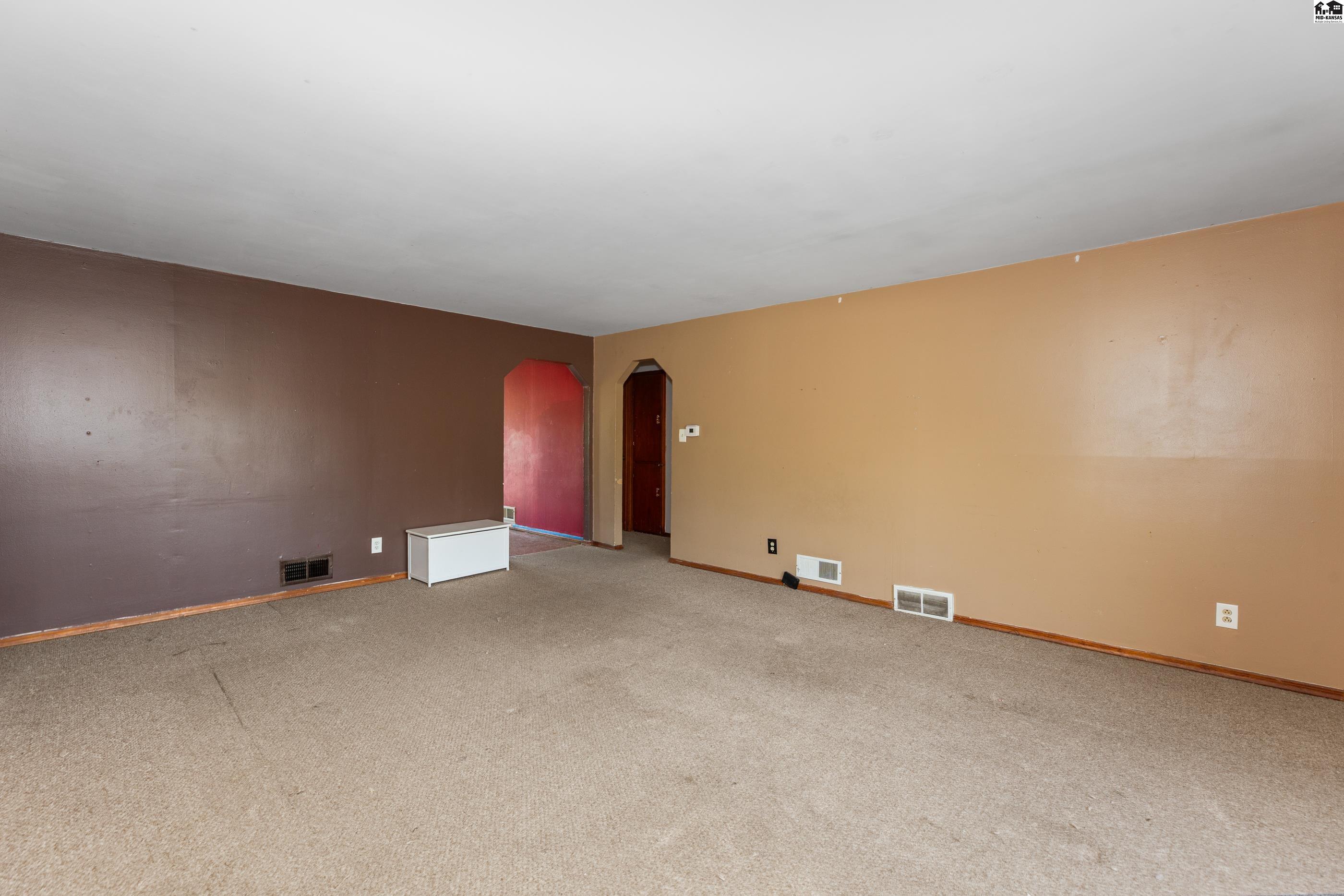 202 W 25th Avenue Hutchinson KS 67052