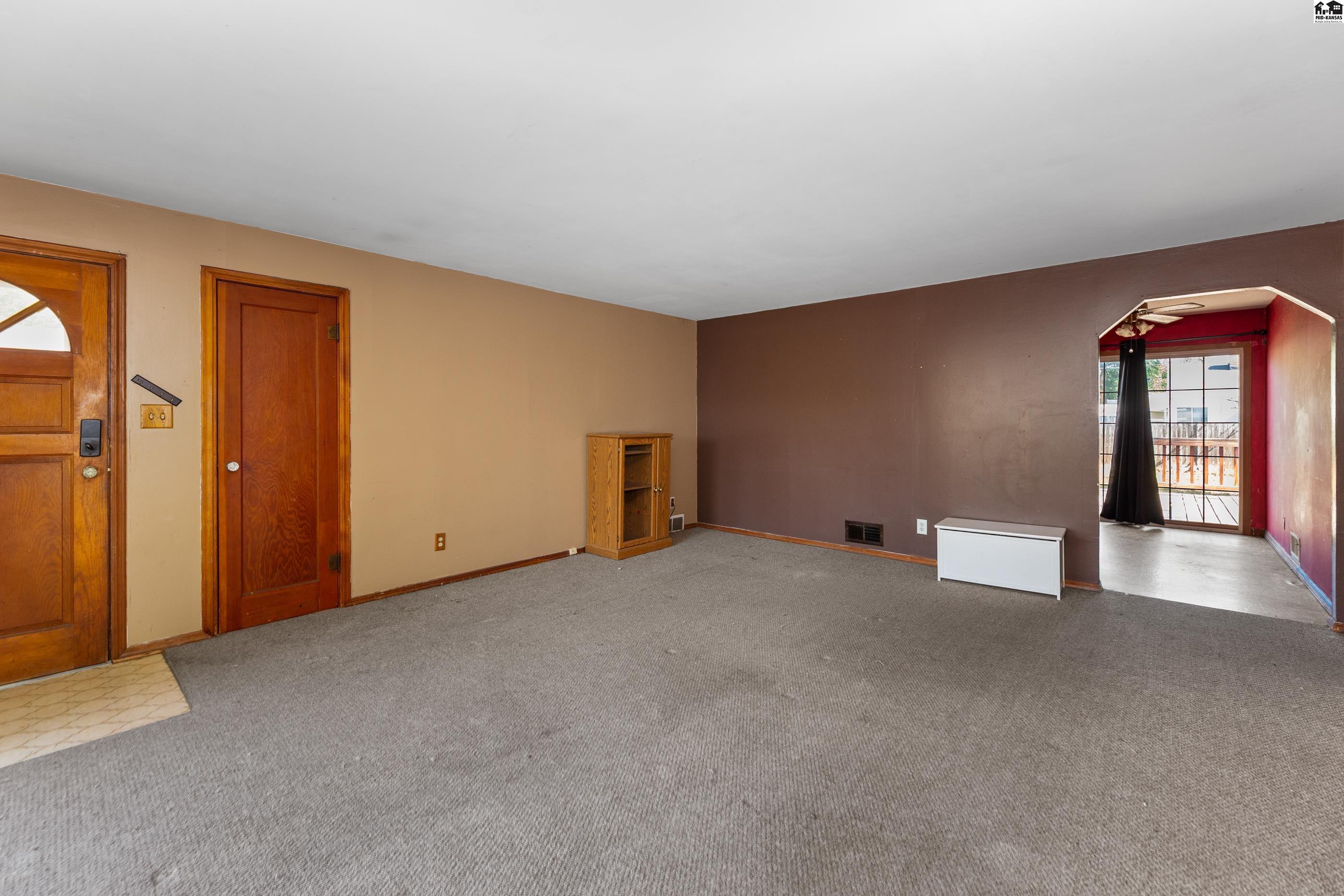 202 W 25th Avenue Hutchinson KS 67052