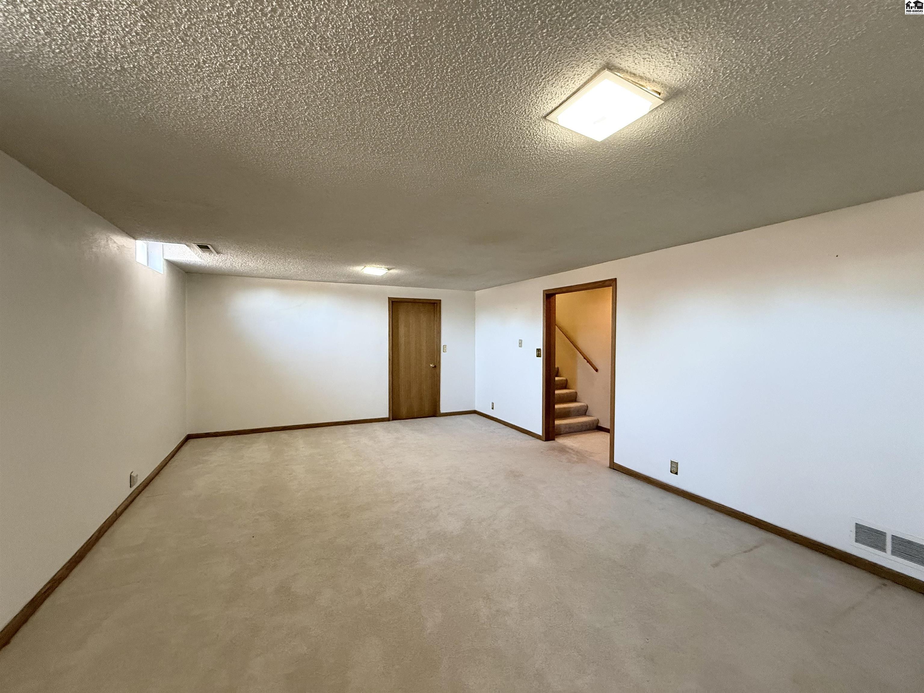 2609 Westminster Drive Hutchinson KS 67502