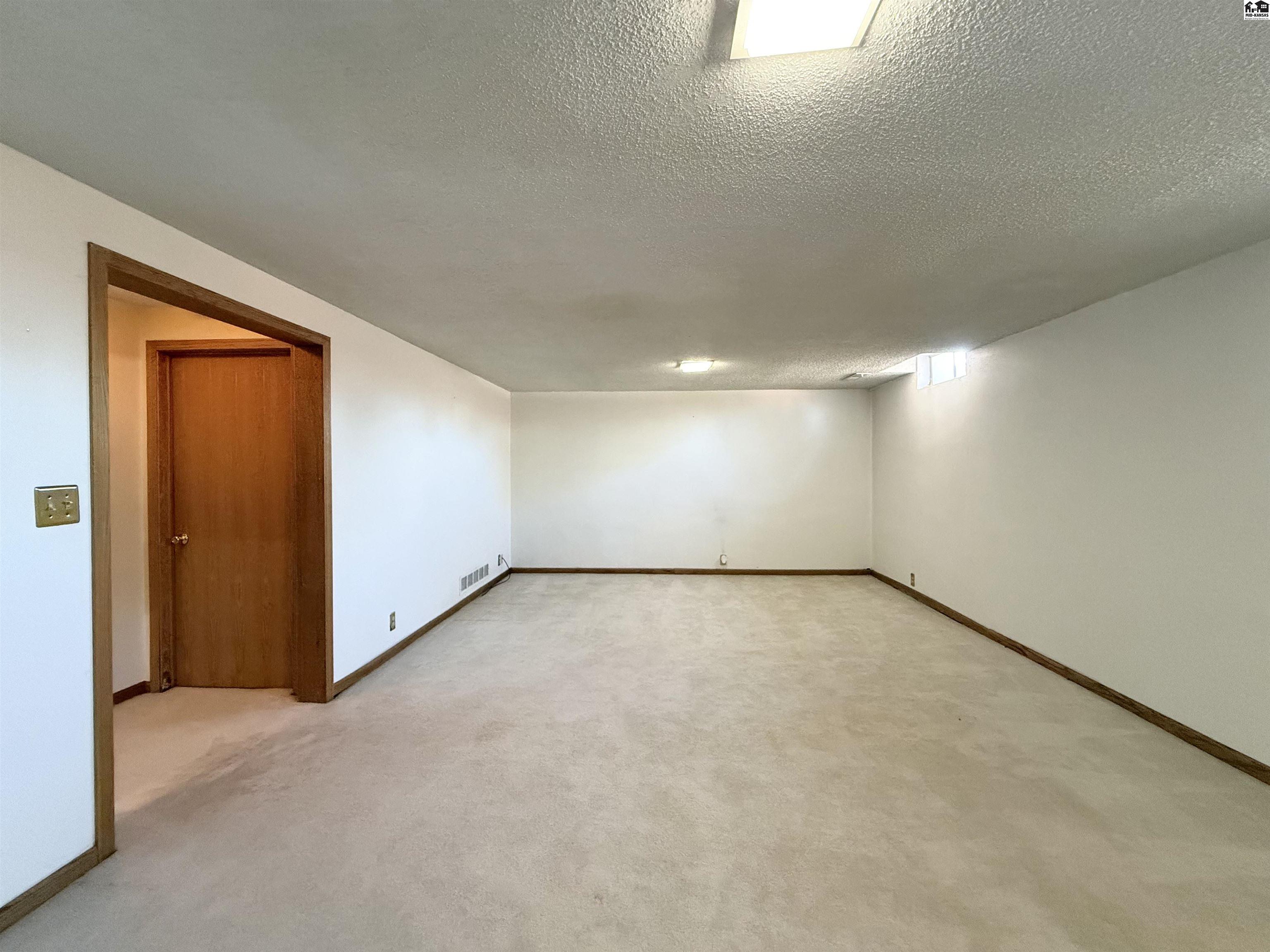 2609 Westminster Drive Hutchinson KS 67502
