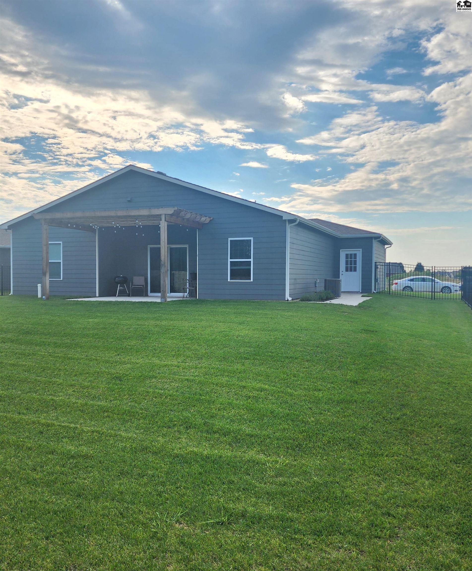 1704 Casey Newton KS 67114