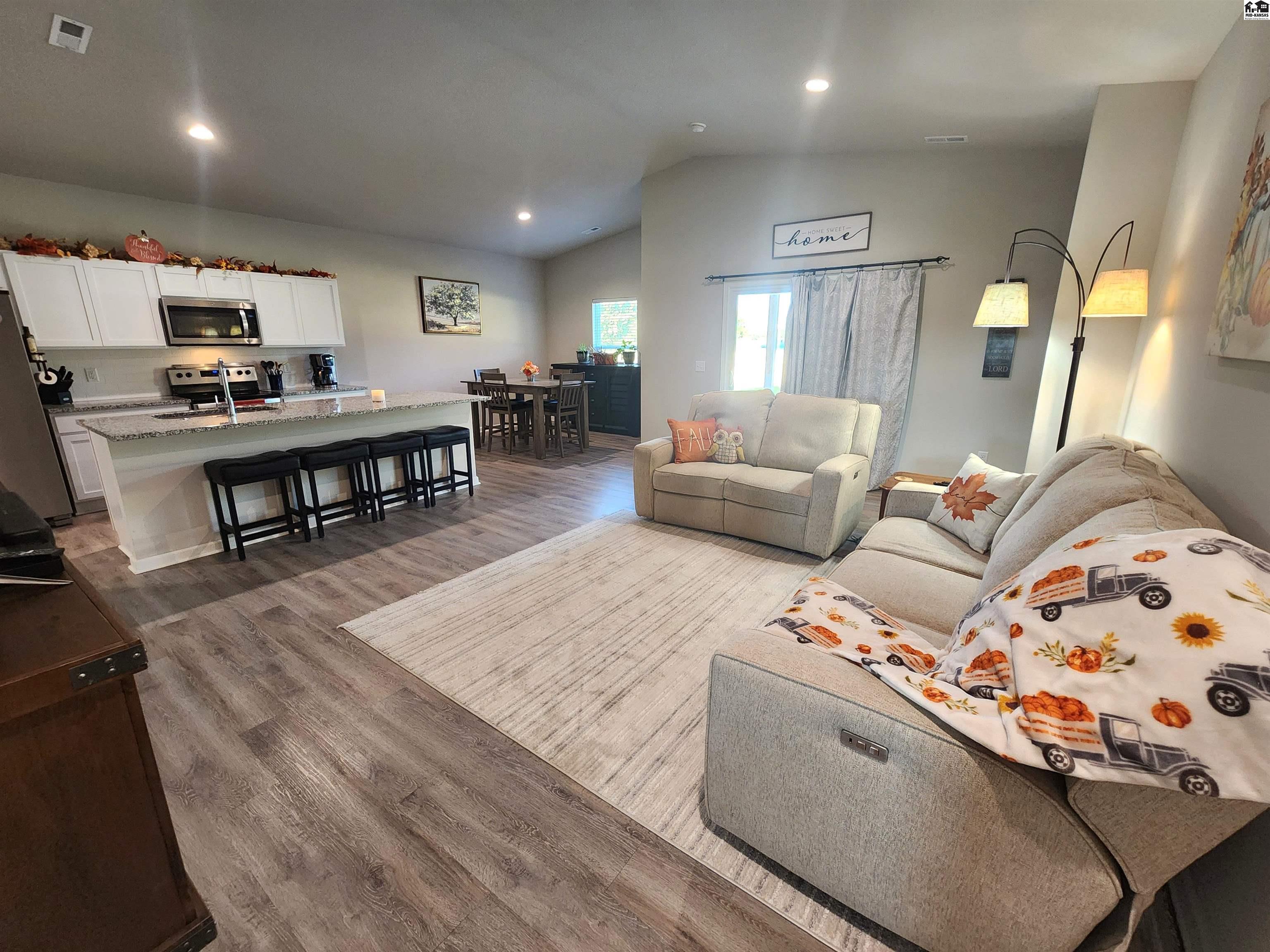 1704 Casey Newton KS 67114