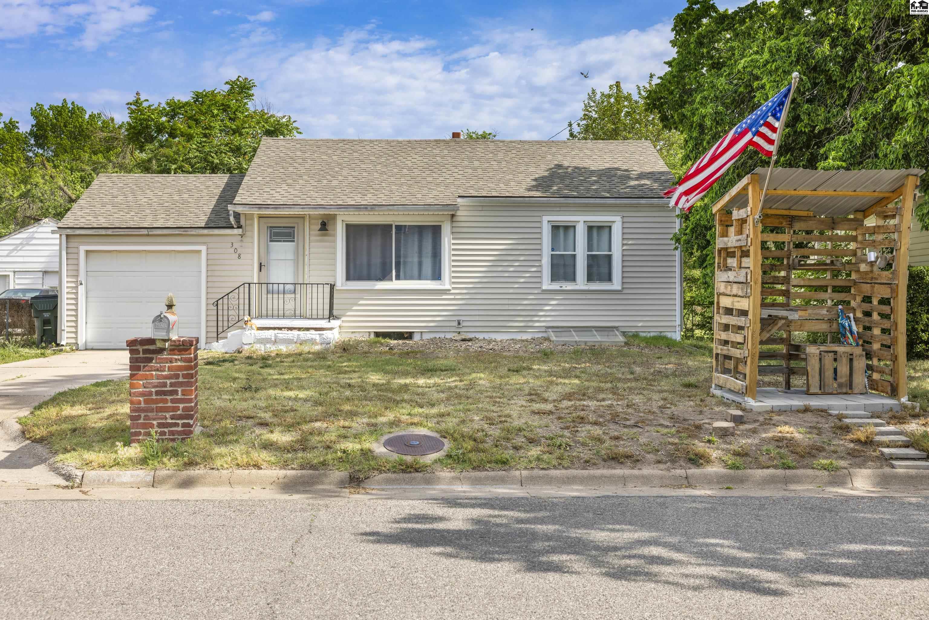 308 W 25th Hutchinson KS 67502