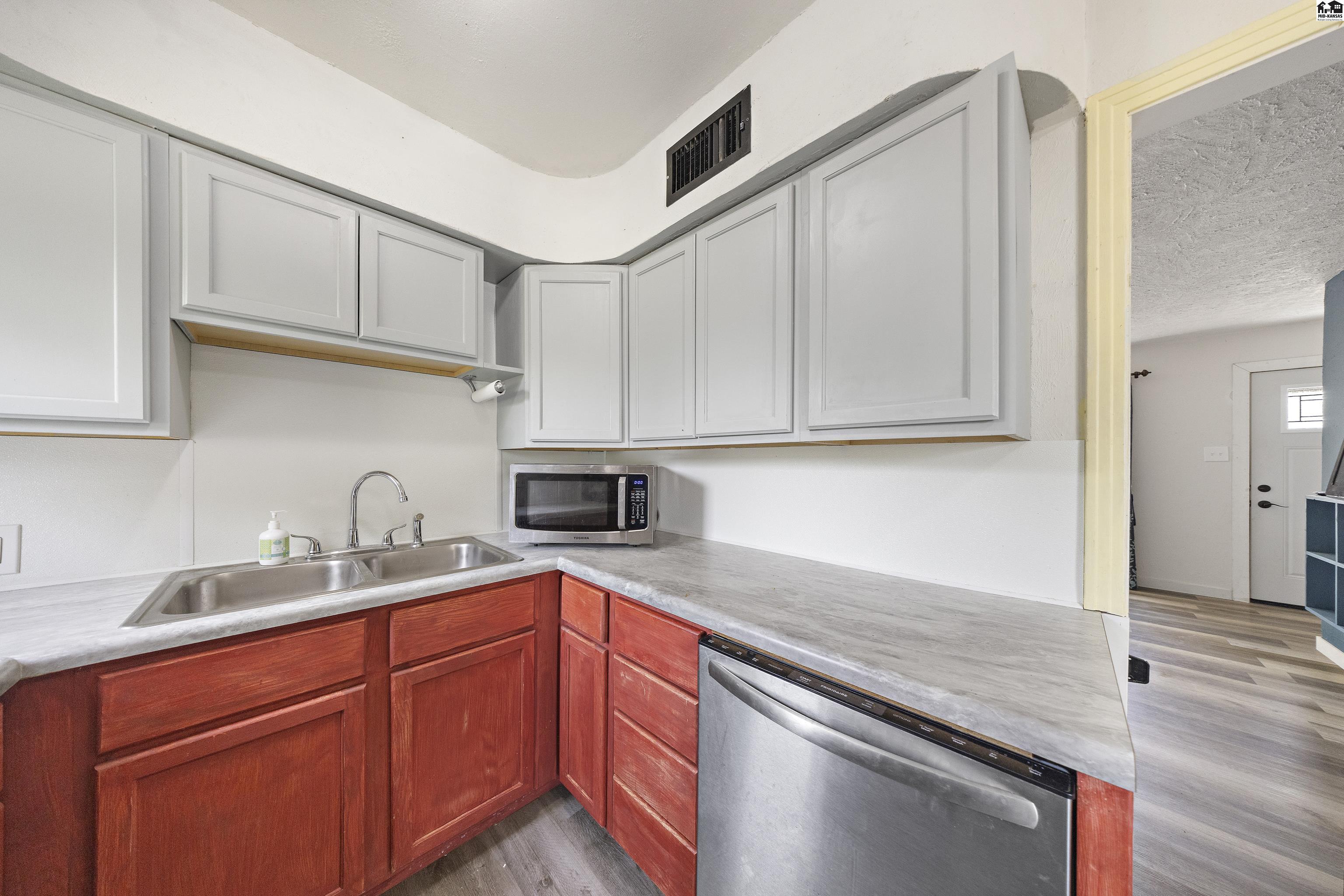 308 W 25th Hutchinson KS 67502