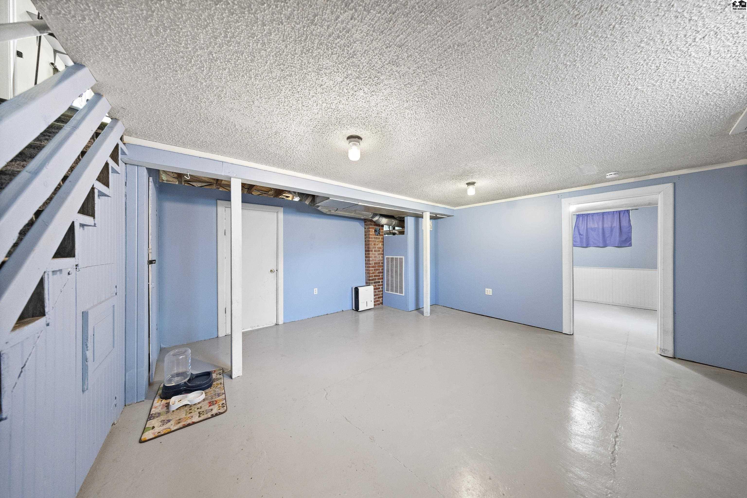 308 W 25th Hutchinson KS 67502