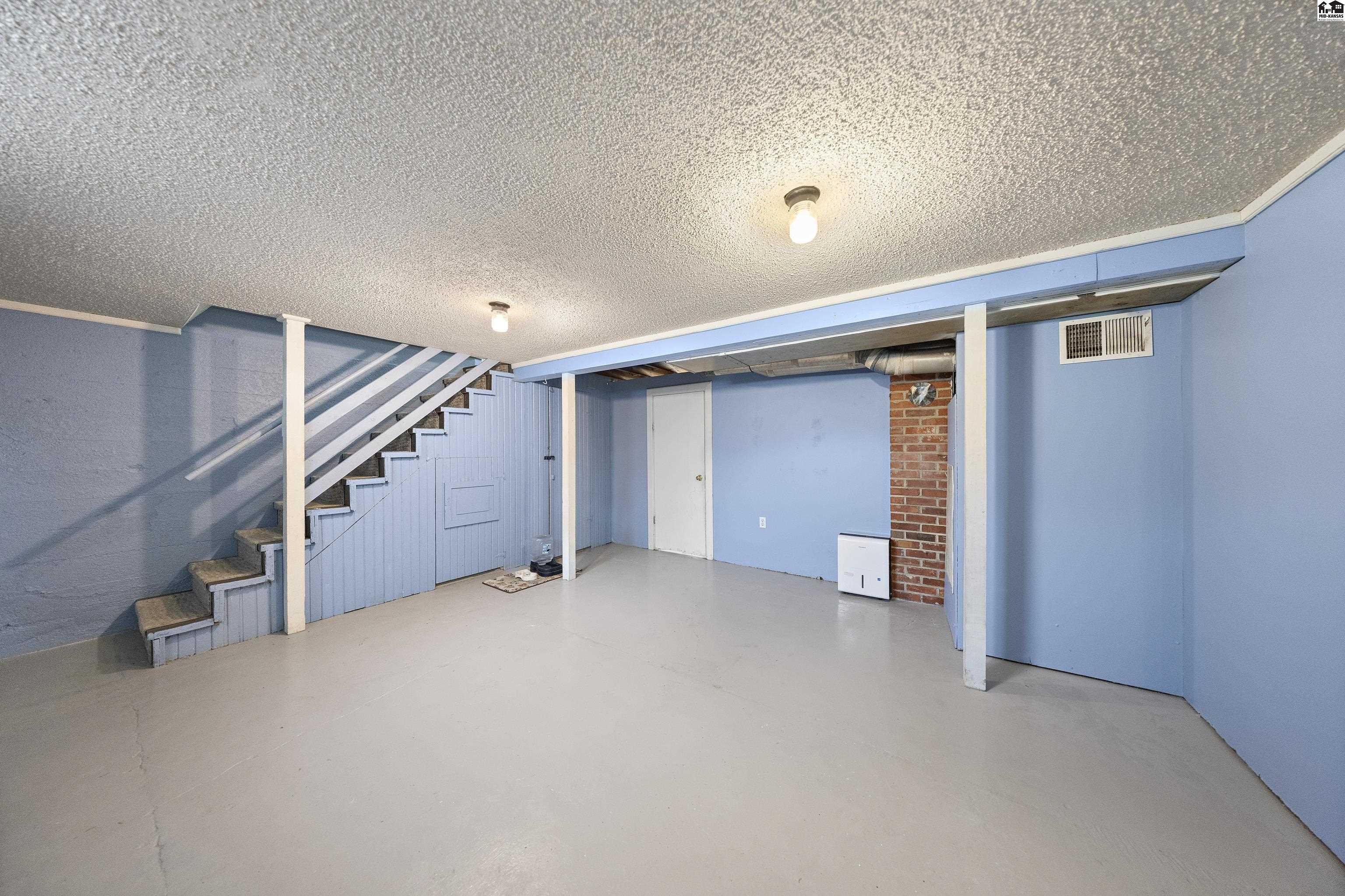 308 W 25th Hutchinson KS 67502