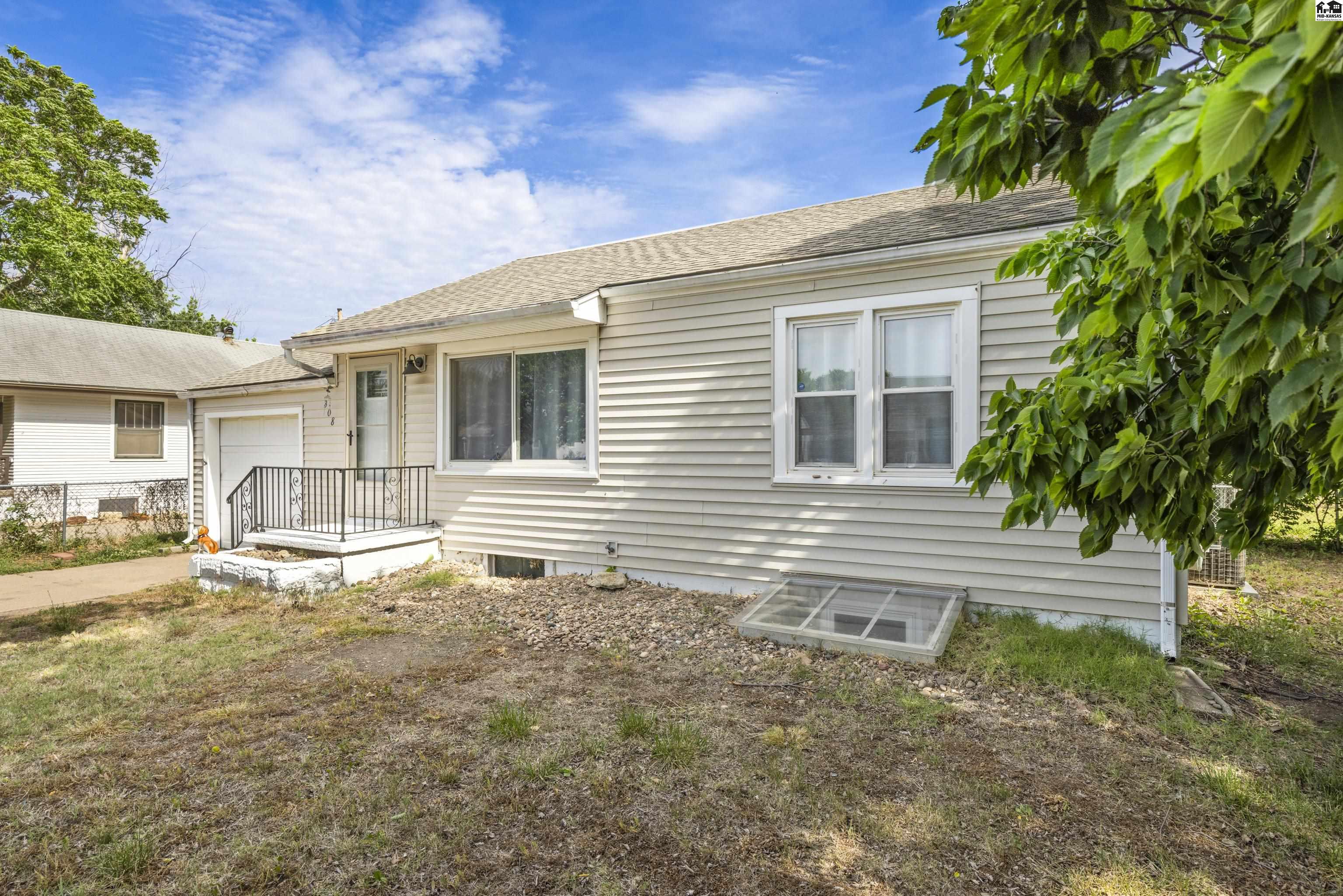 308 W 25th Hutchinson KS 67502