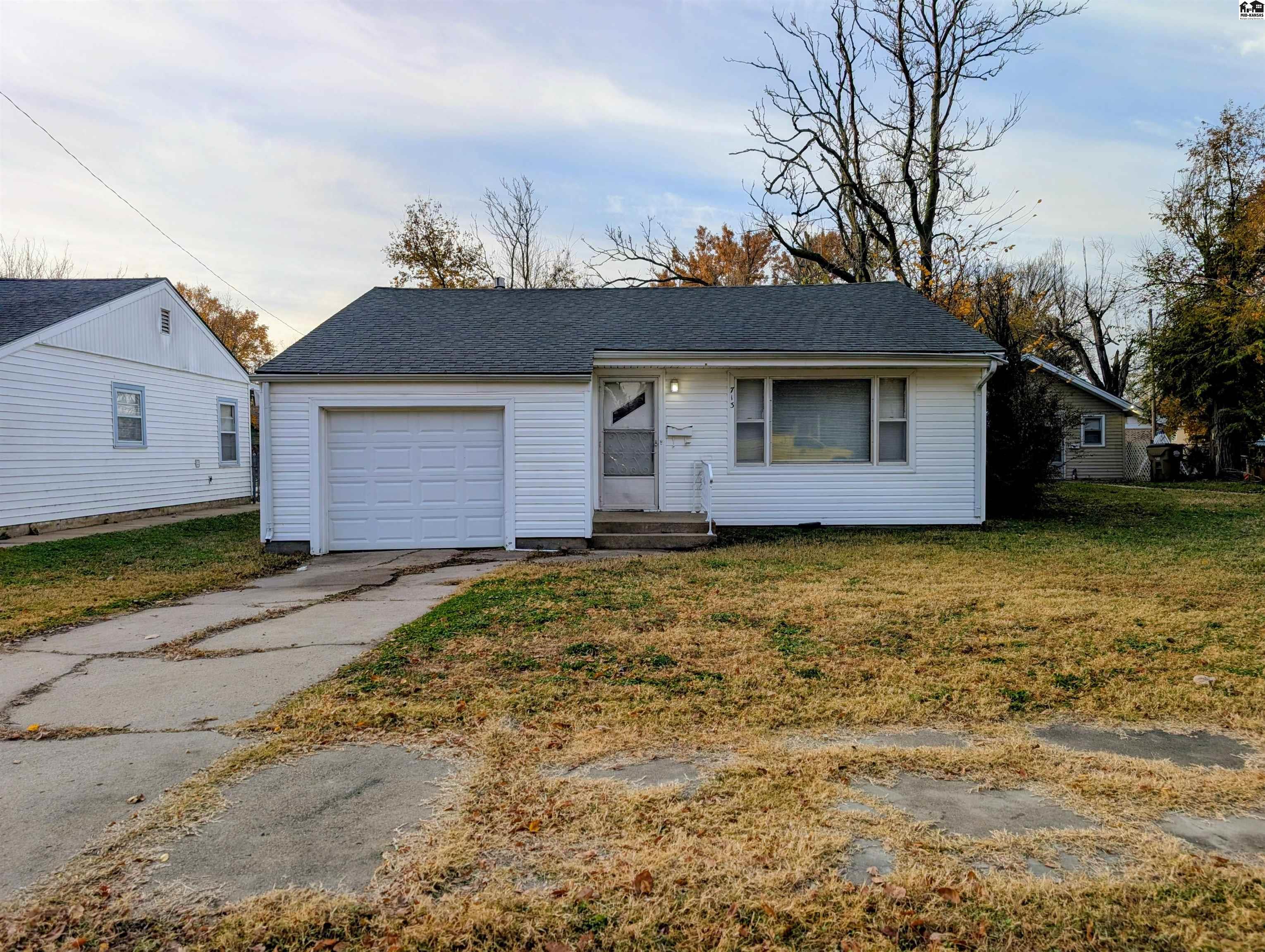 713 E 9th Avenue Hutchinson KS 67501