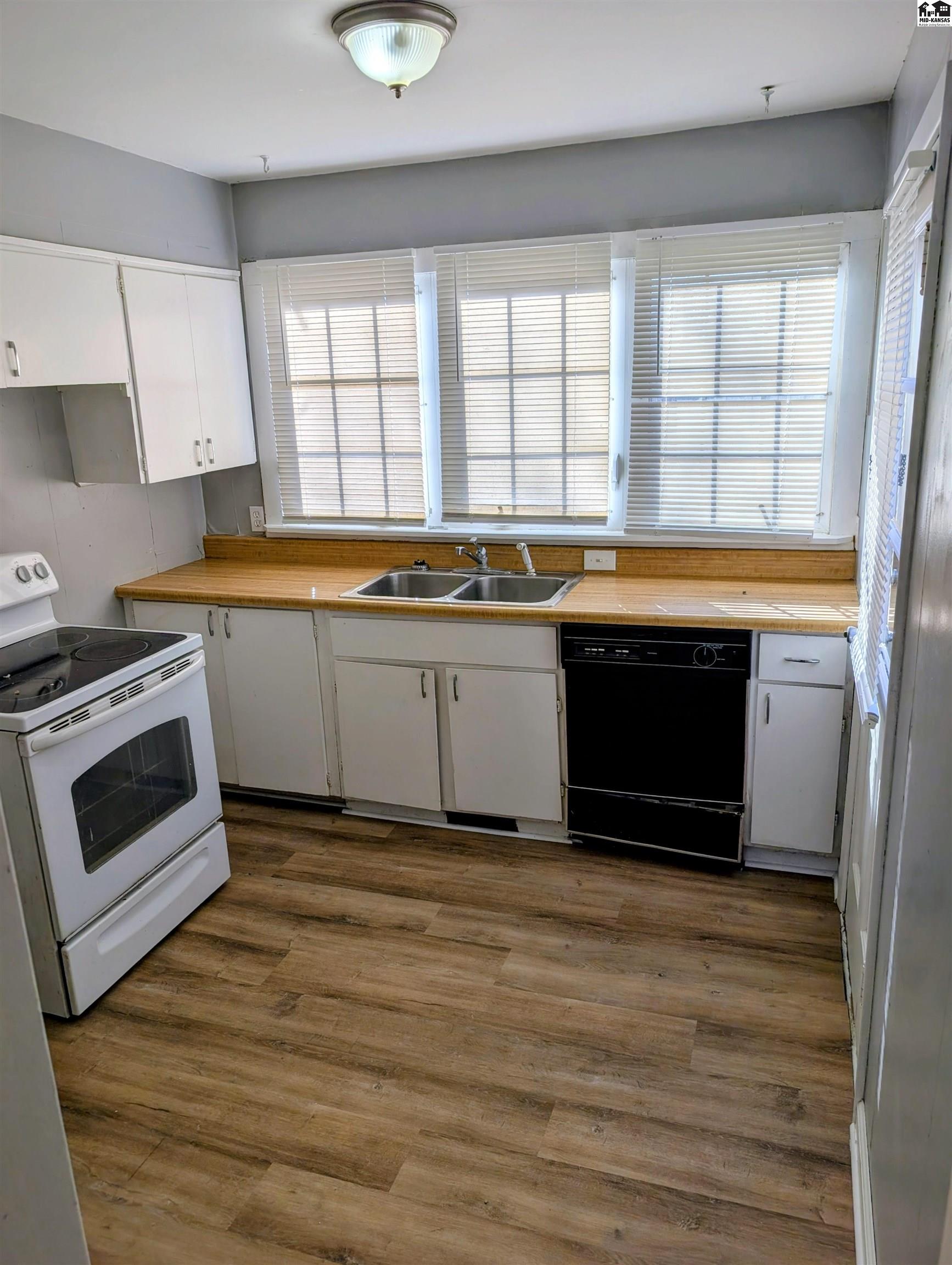 713 E 9th Avenue Hutchinson KS 67501