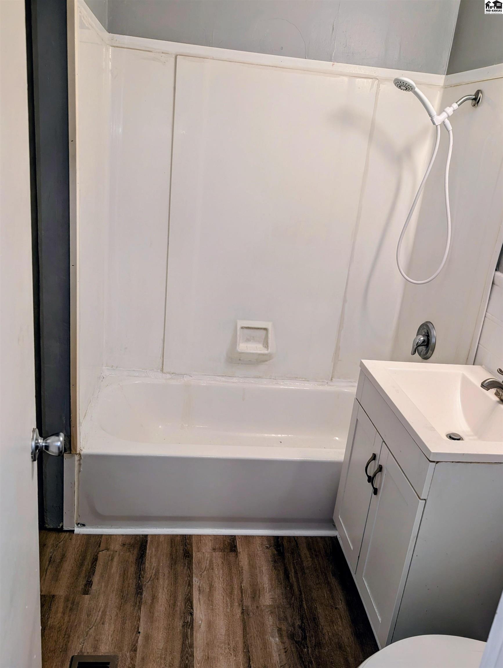 713 E 9th Avenue Hutchinson KS 67501