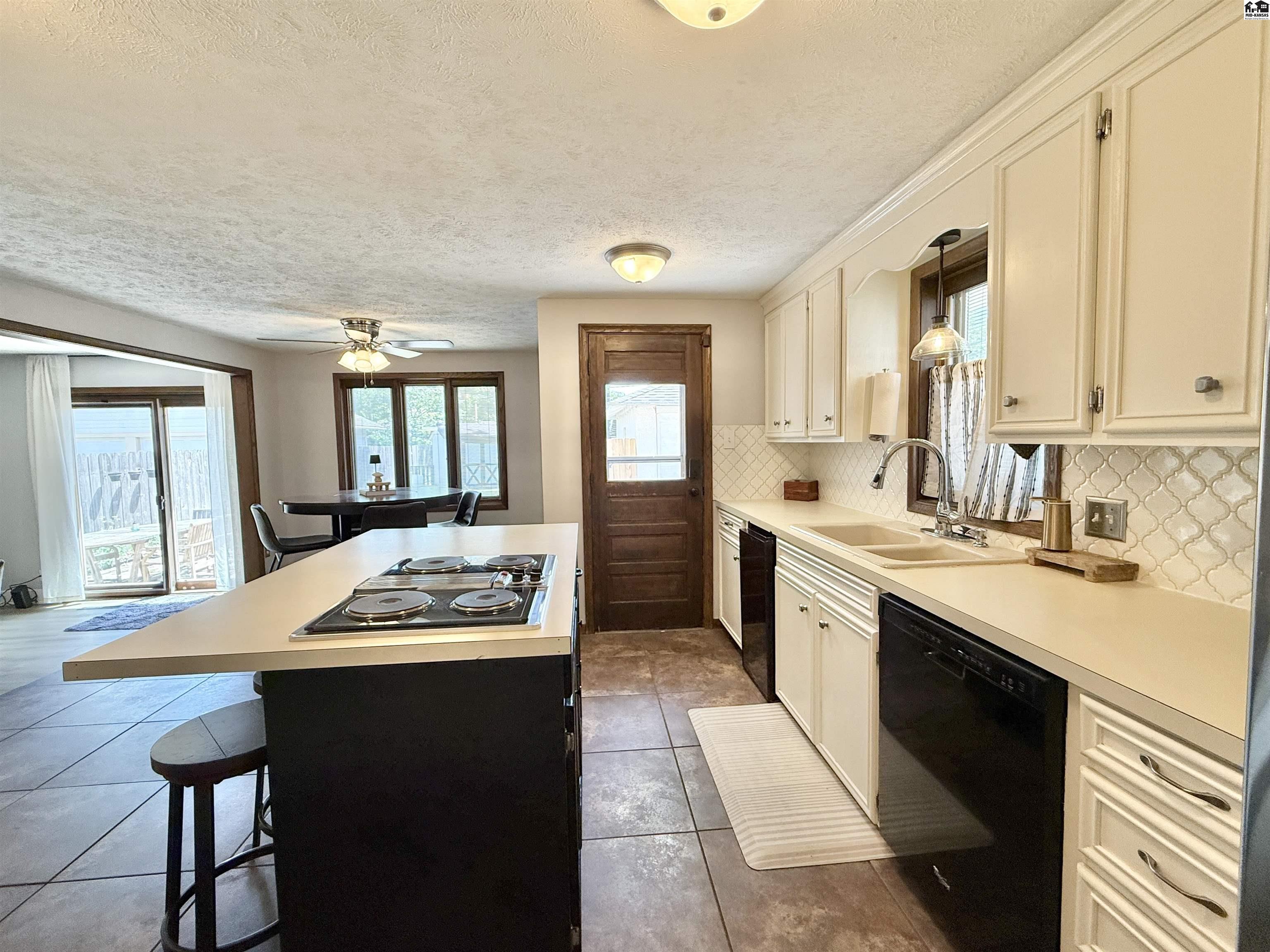 219 W 19th Avenue Hutchinson KS 67502