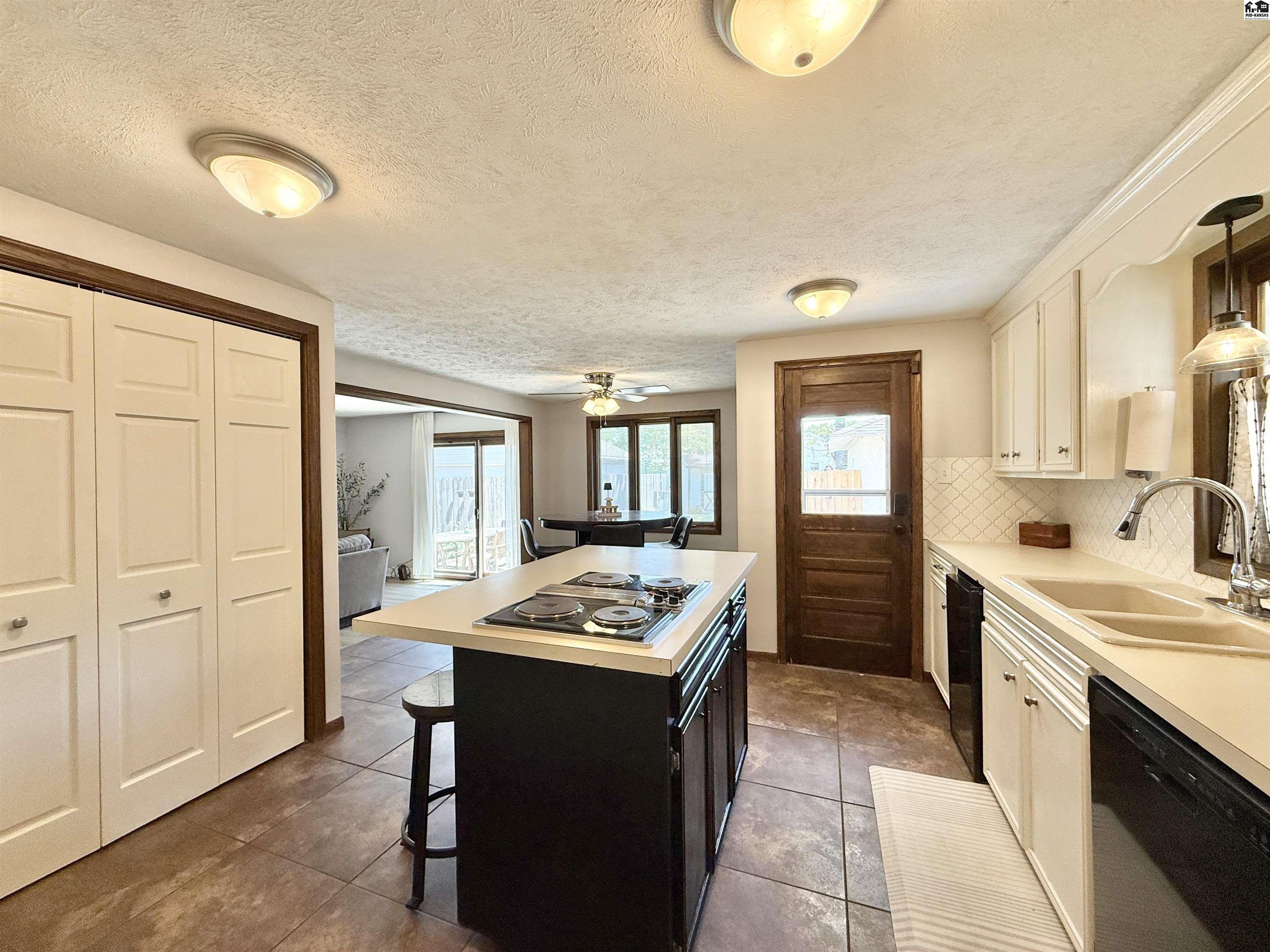 219 W 19th Avenue Hutchinson KS 67502
