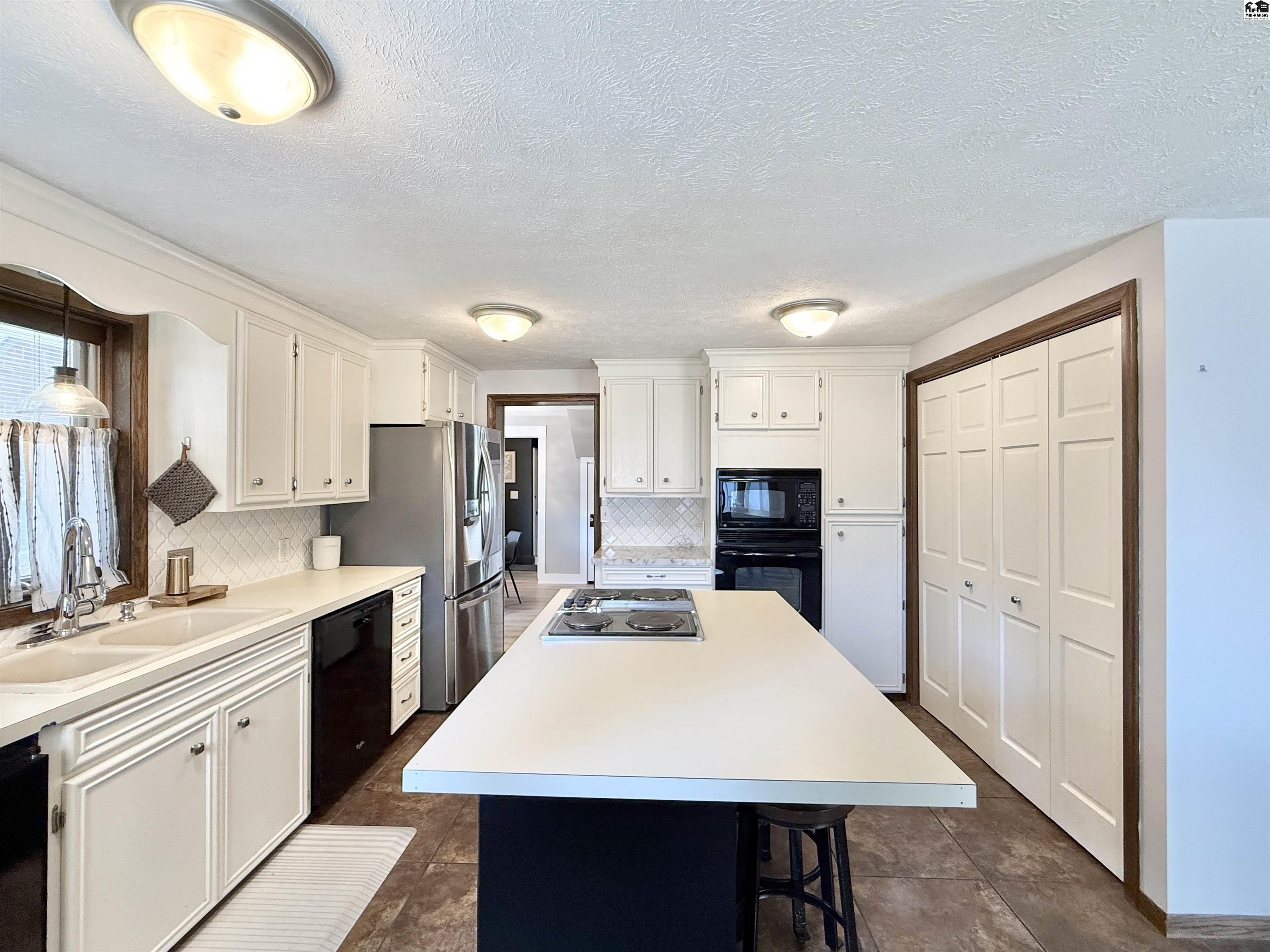 219 W 19th Avenue Hutchinson KS 67502