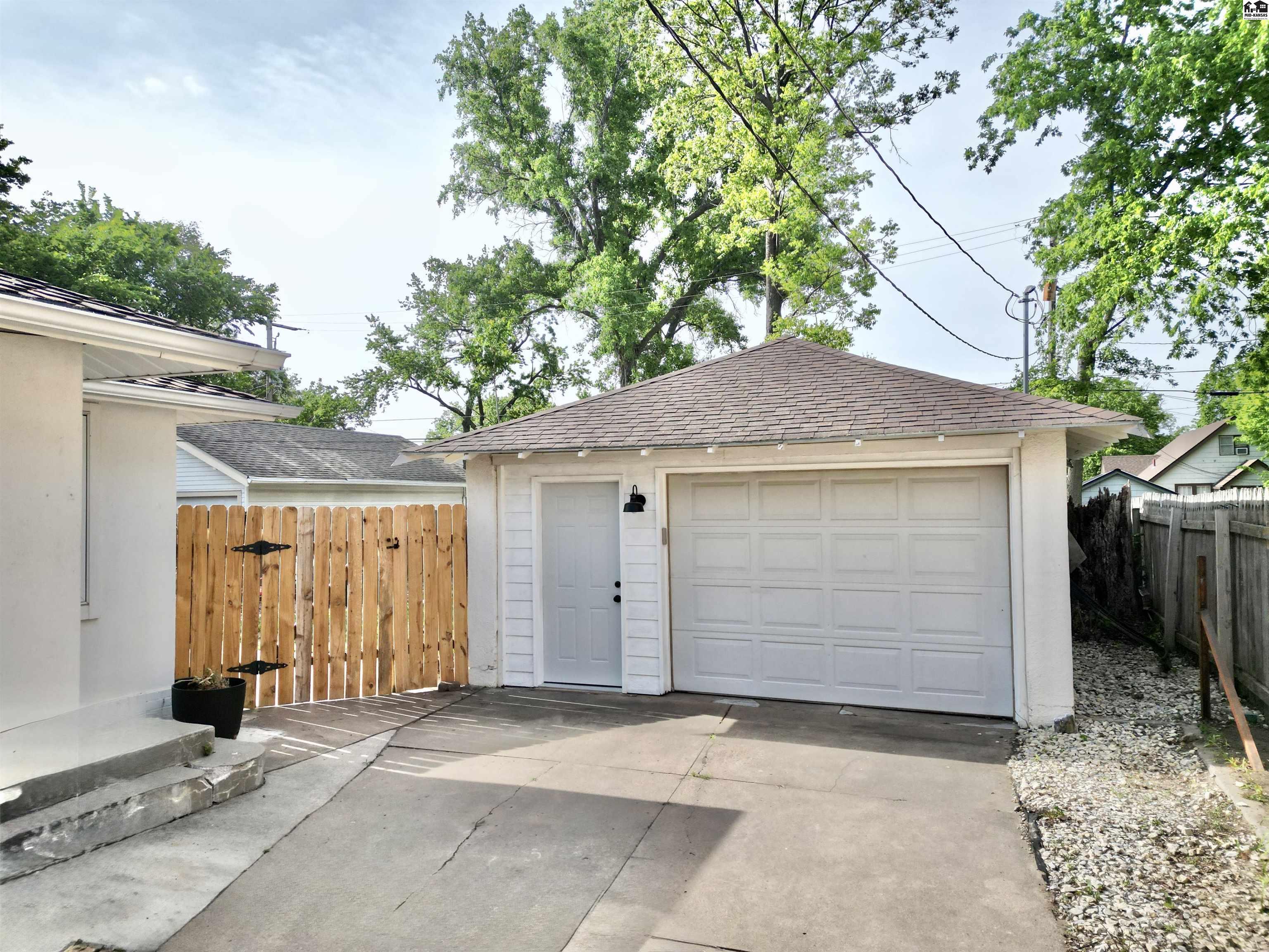 219 W 19th Avenue Hutchinson KS 67502