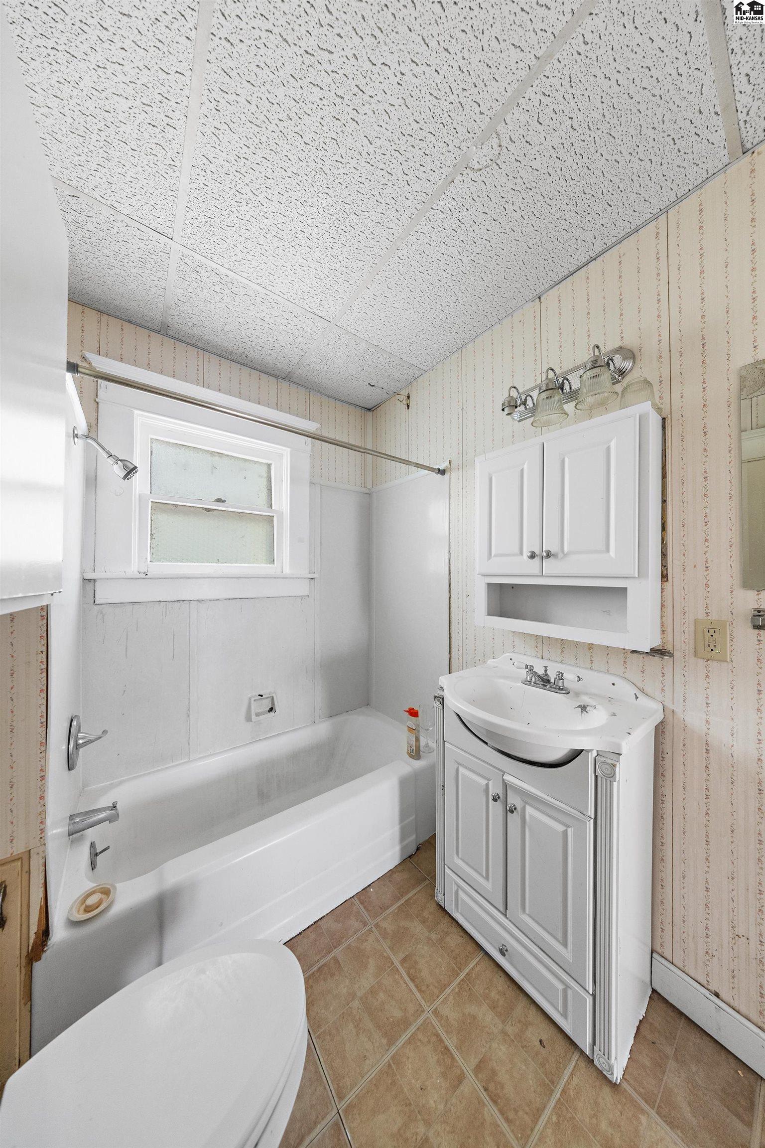 825 E Sherman Street Hutchinson KS 67501