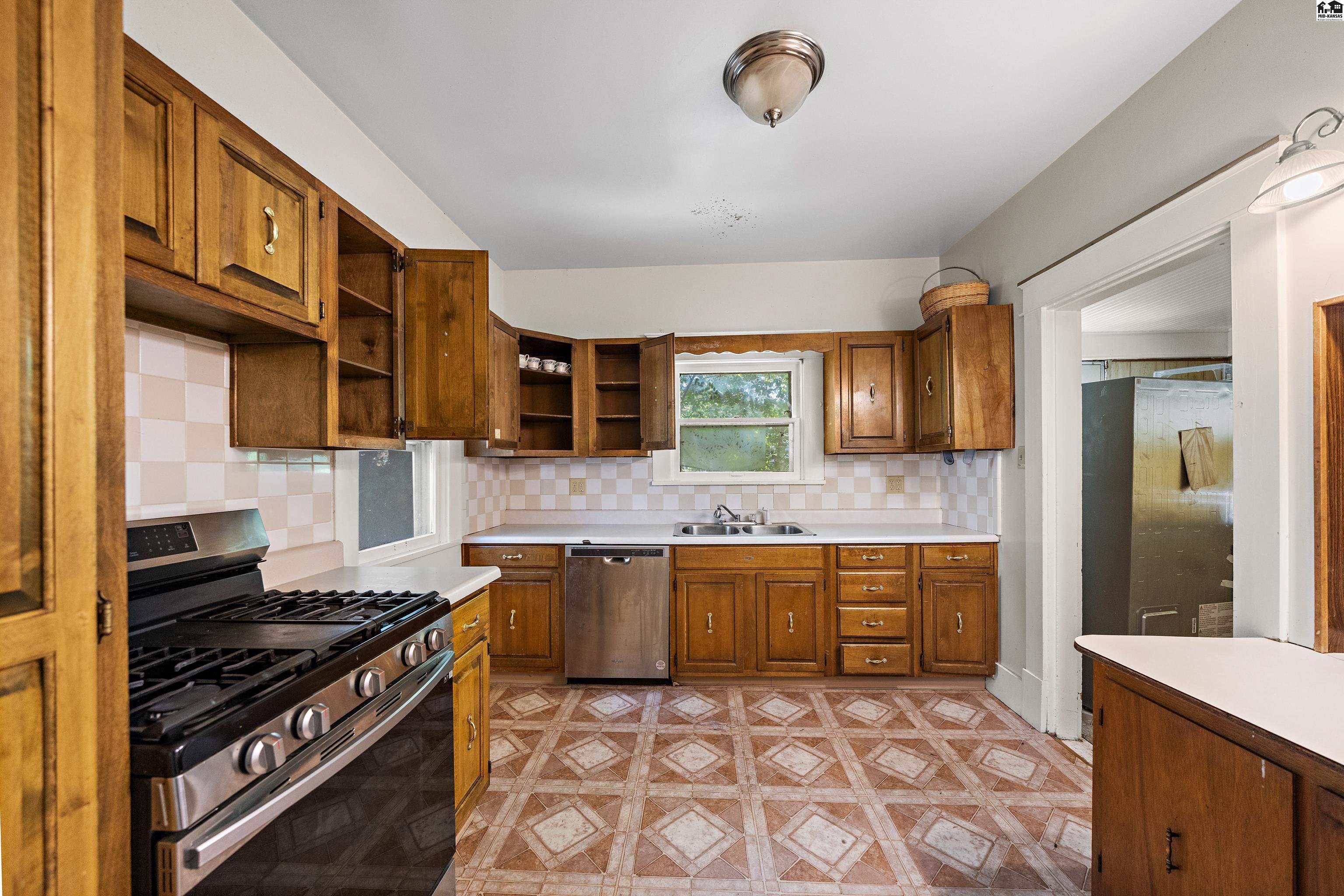 825 E Sherman Street Hutchinson KS 67501
