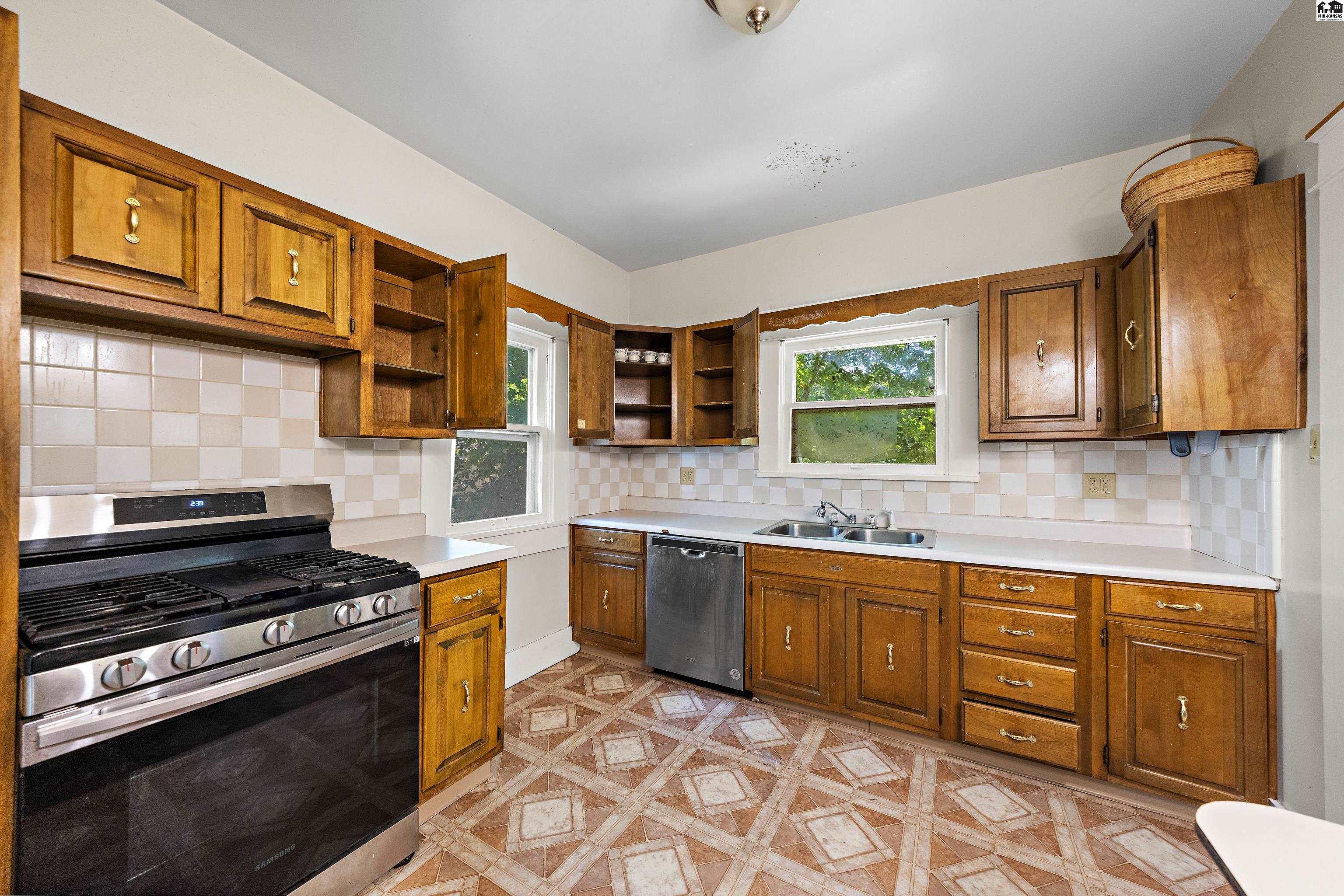 825 E Sherman Street Hutchinson KS 67501