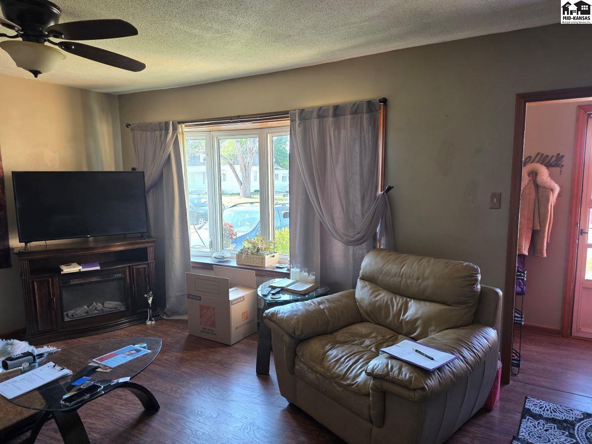 1109 E 6th Avenue Hutchinson KS 67501