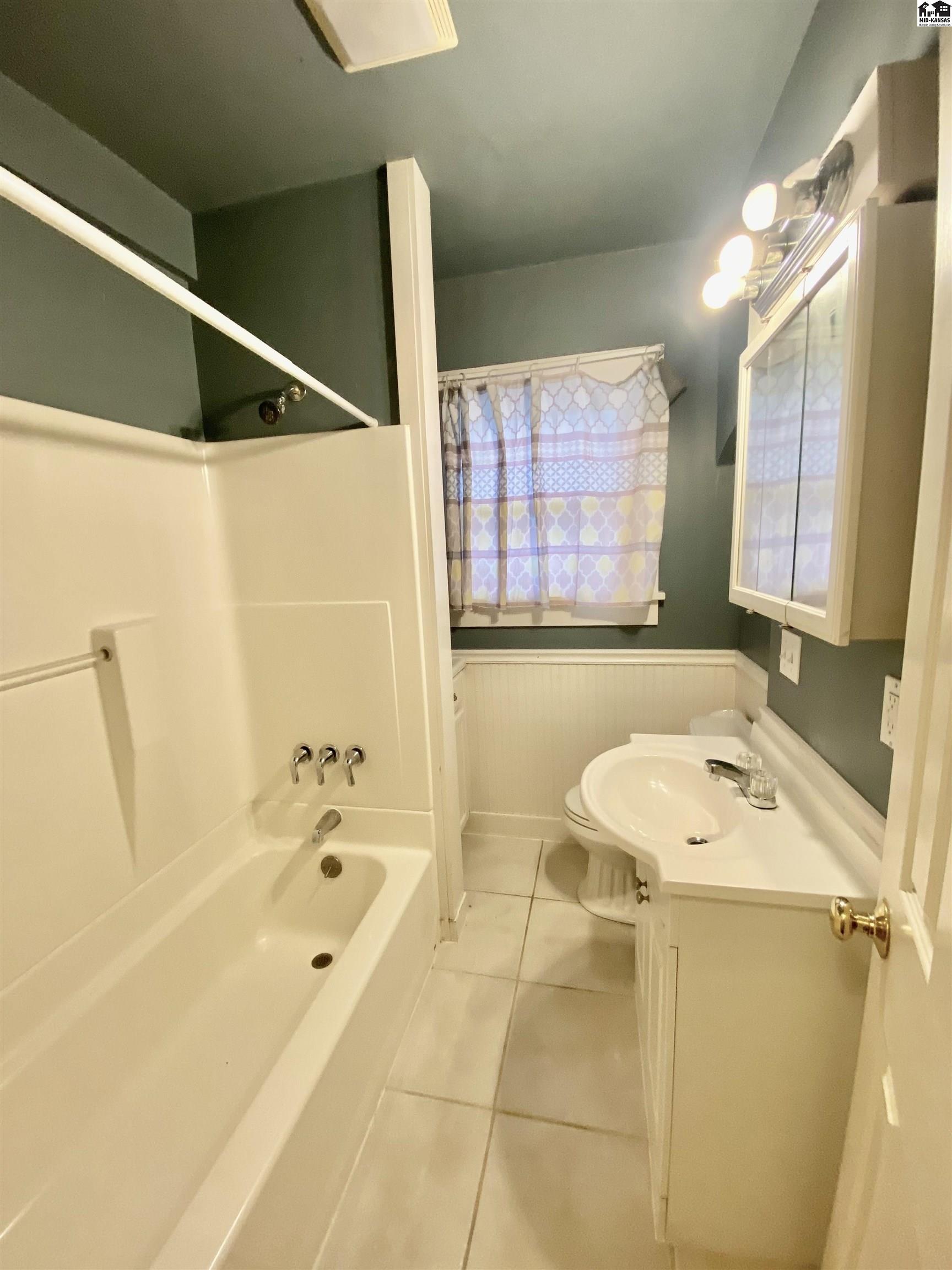 1322 N Adams Street Hutchinson KS 67501