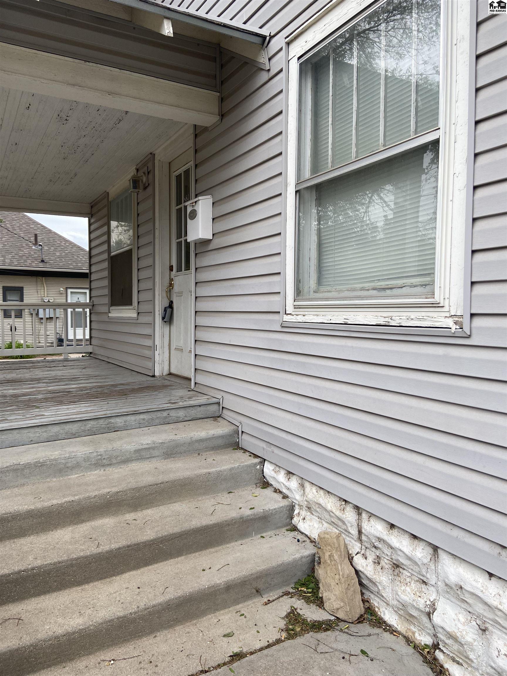 1322 N Adams Street Hutchinson KS 67501