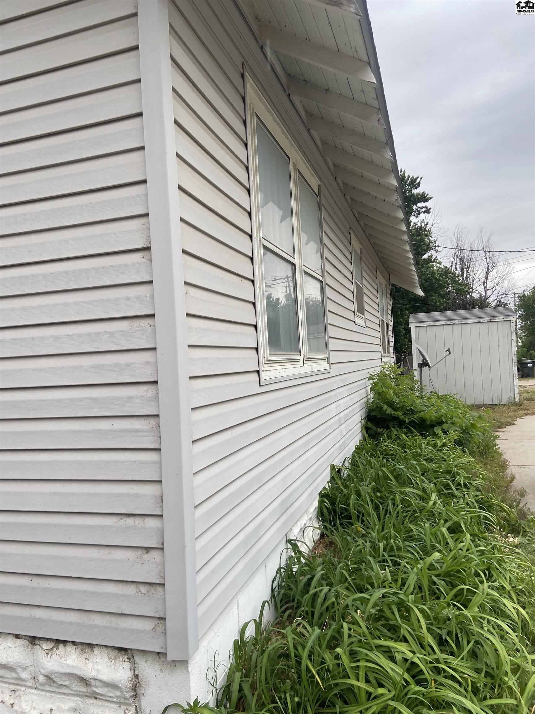 1322 N Adams Street Hutchinson KS 67501