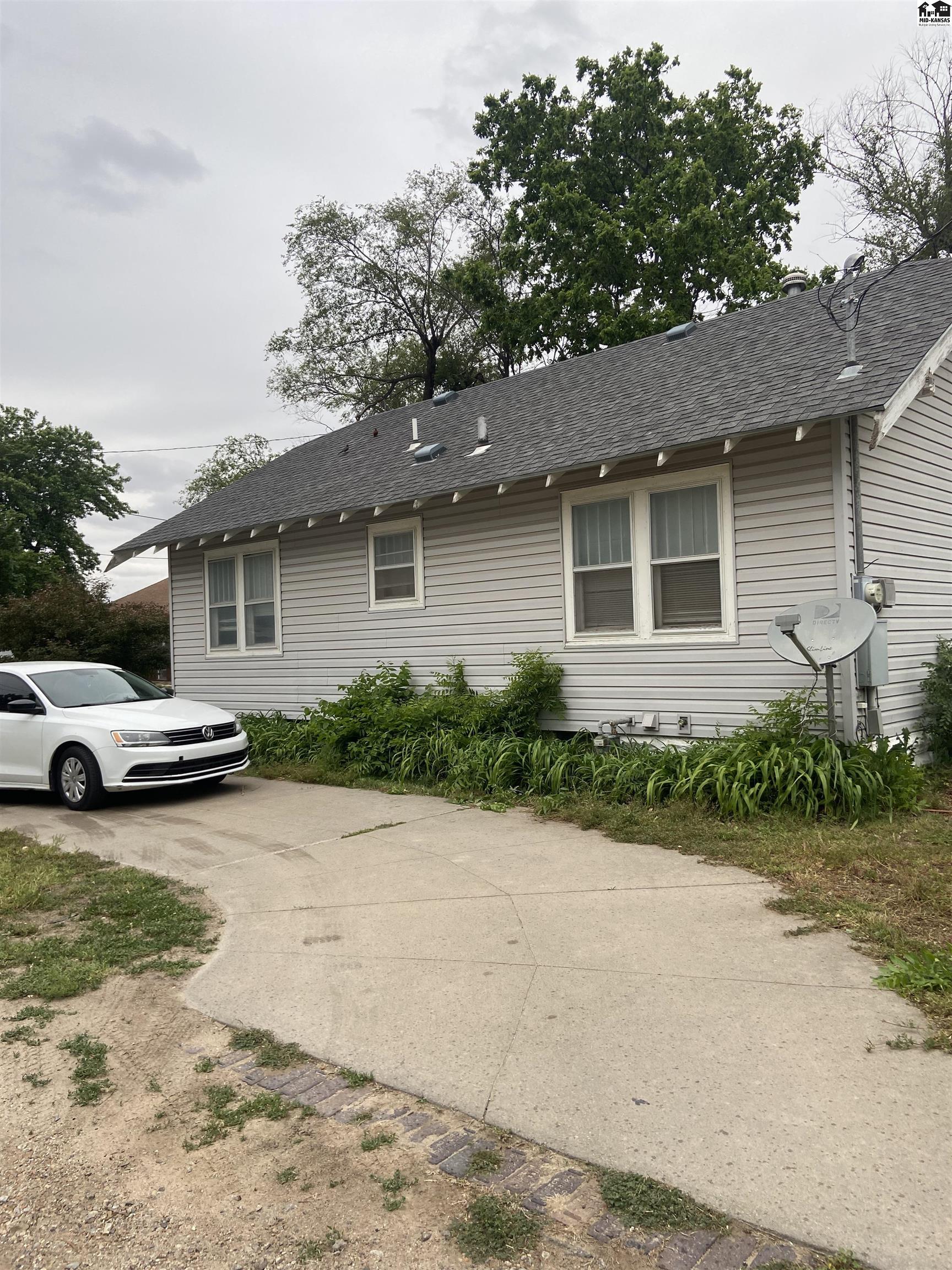 1322 N Adams Street Hutchinson KS 67501