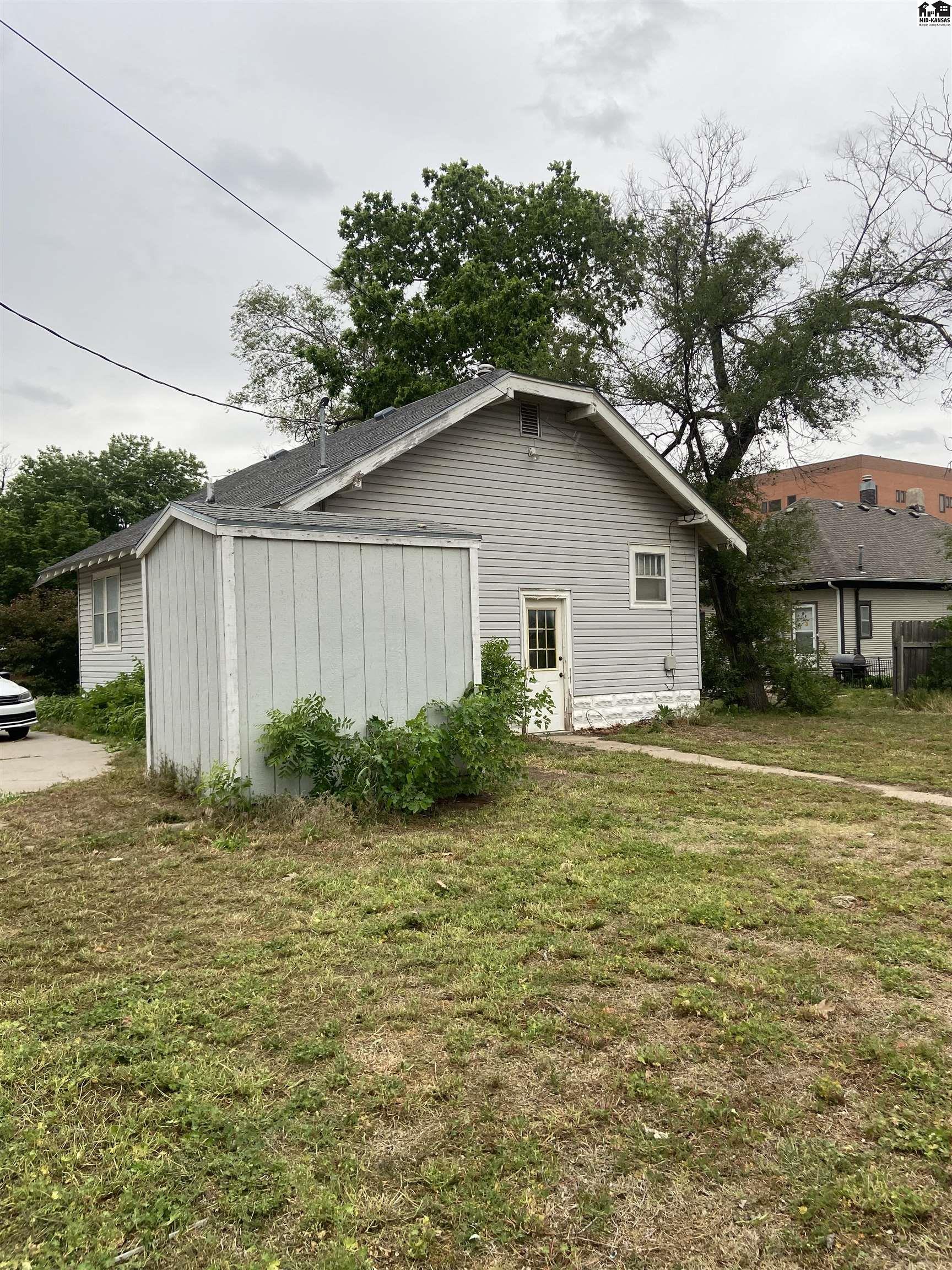 1322 N Adams Street Hutchinson KS 67501